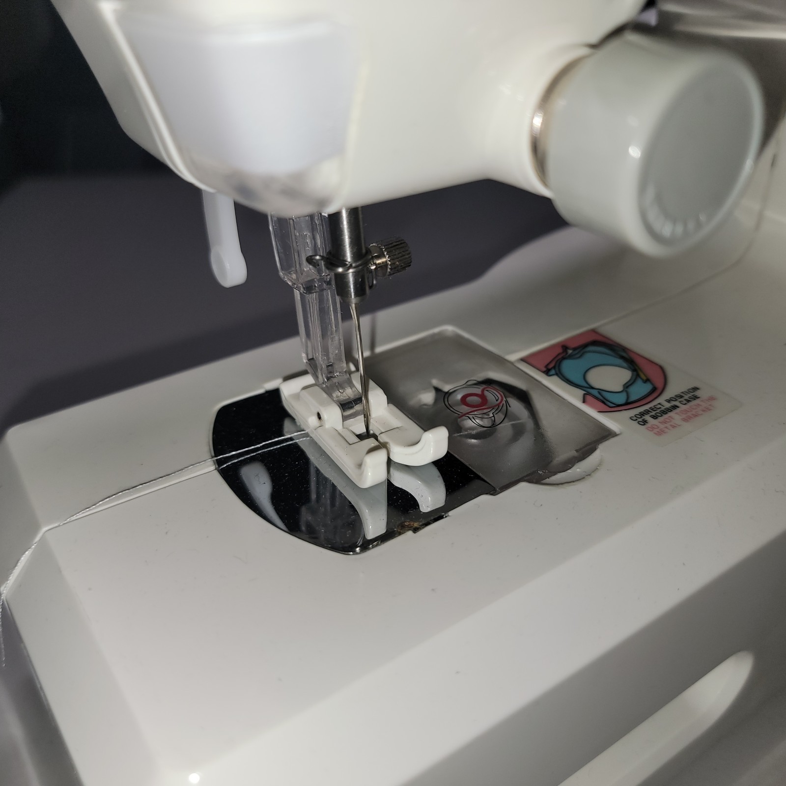 Singer® Tiny Tailor TT700 Electronic Mending/Sewing Machine-- Tested & Working