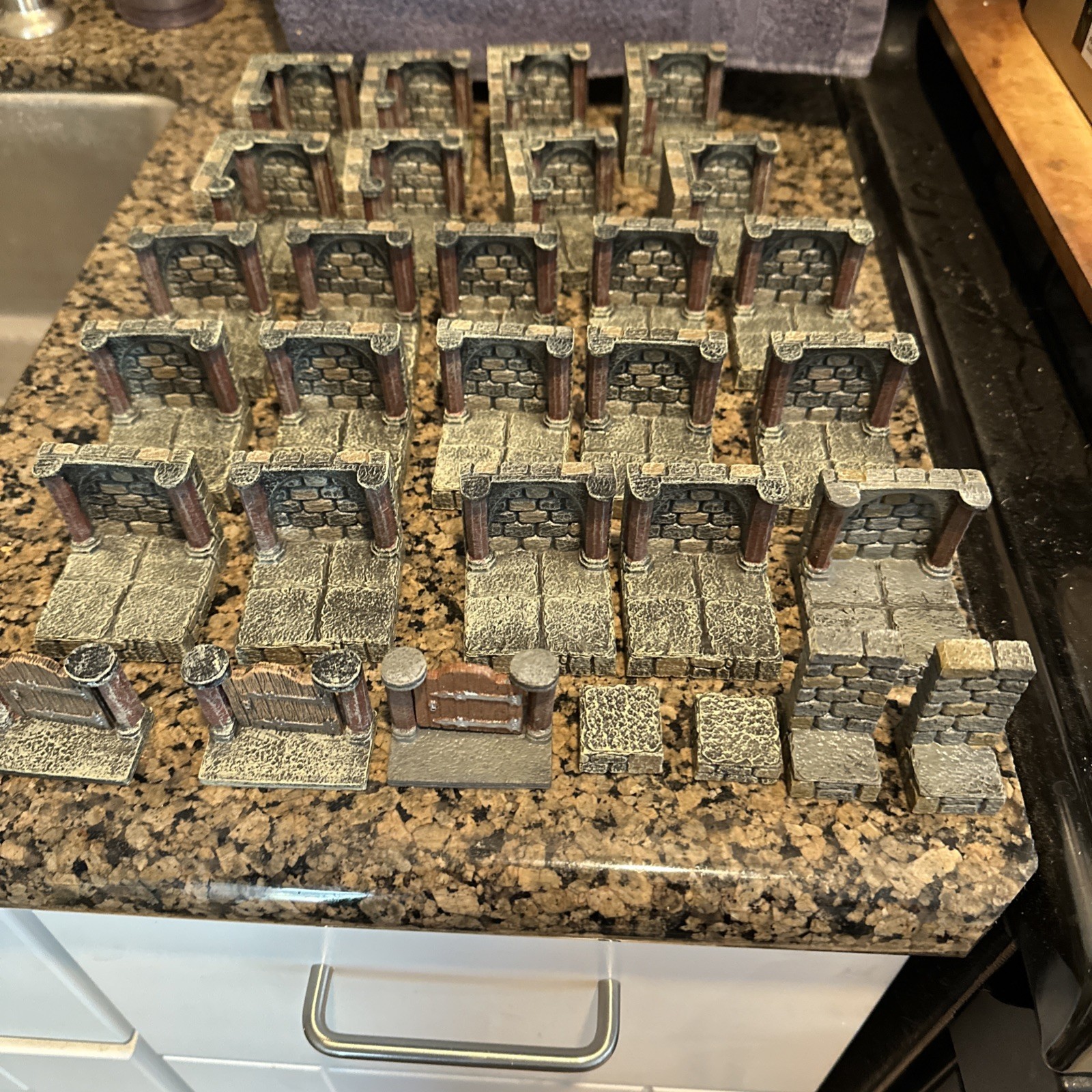 Dwarven Forge Vaulted Dungeon, Core Set Factory Painted ￼