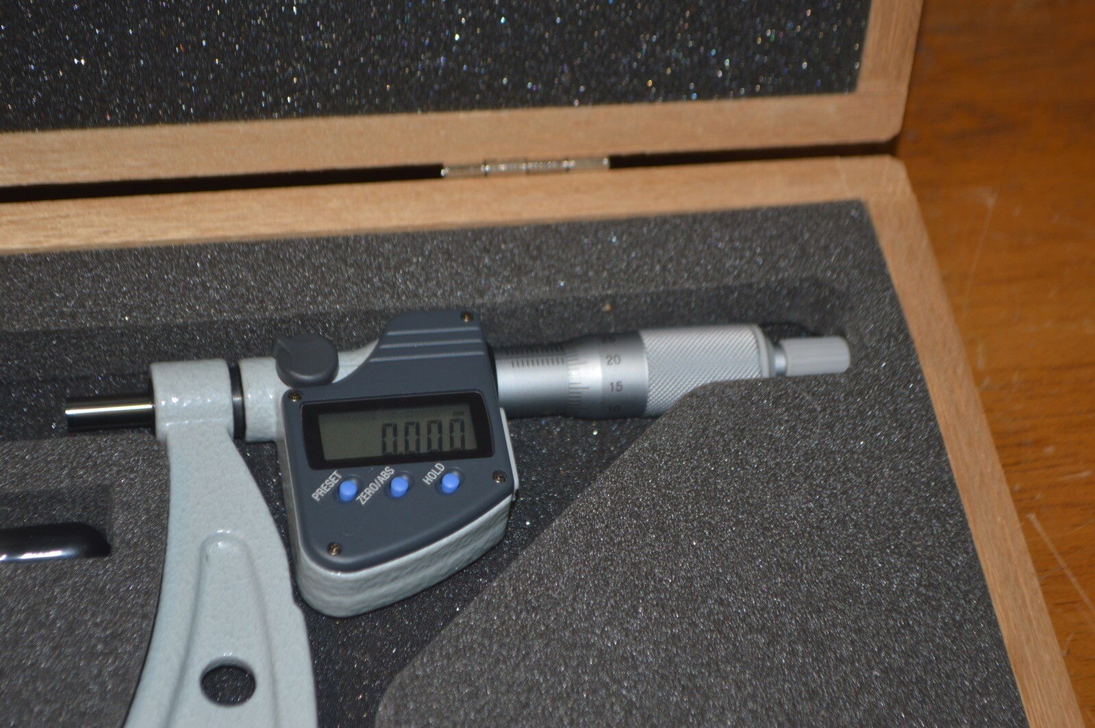 Mitutoyo Digital Micrometer 293-256-10 250-275mm