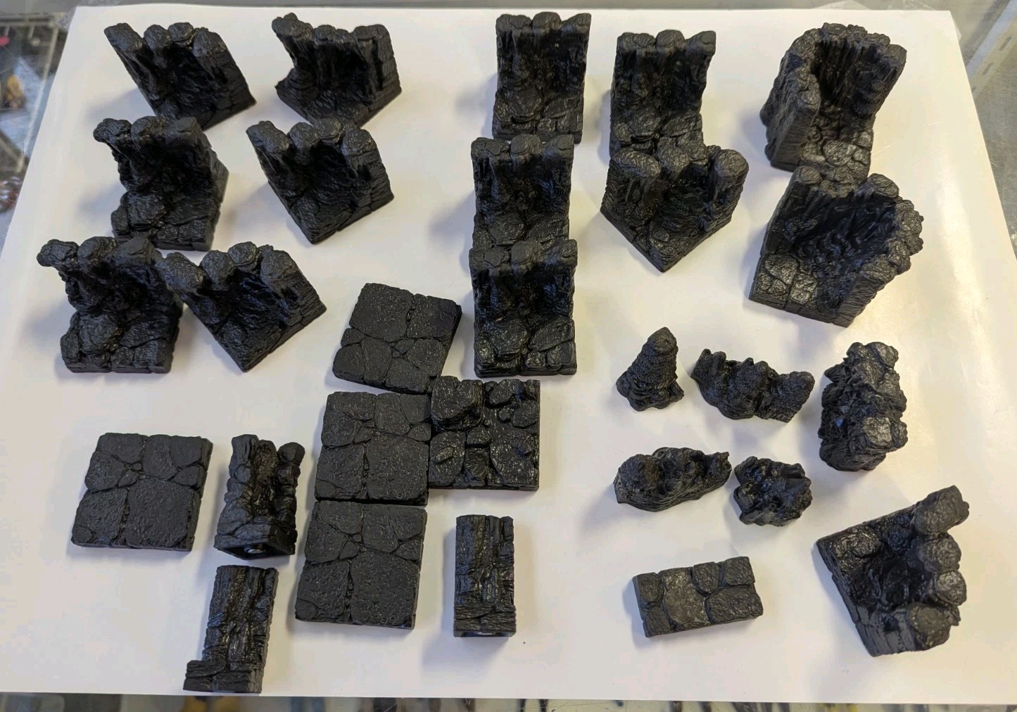DWARVEN FORGE (CAVERNS CORE UNDERDOOM) LOOSE PIECES LOT OF 28 PRE OWNED USED.