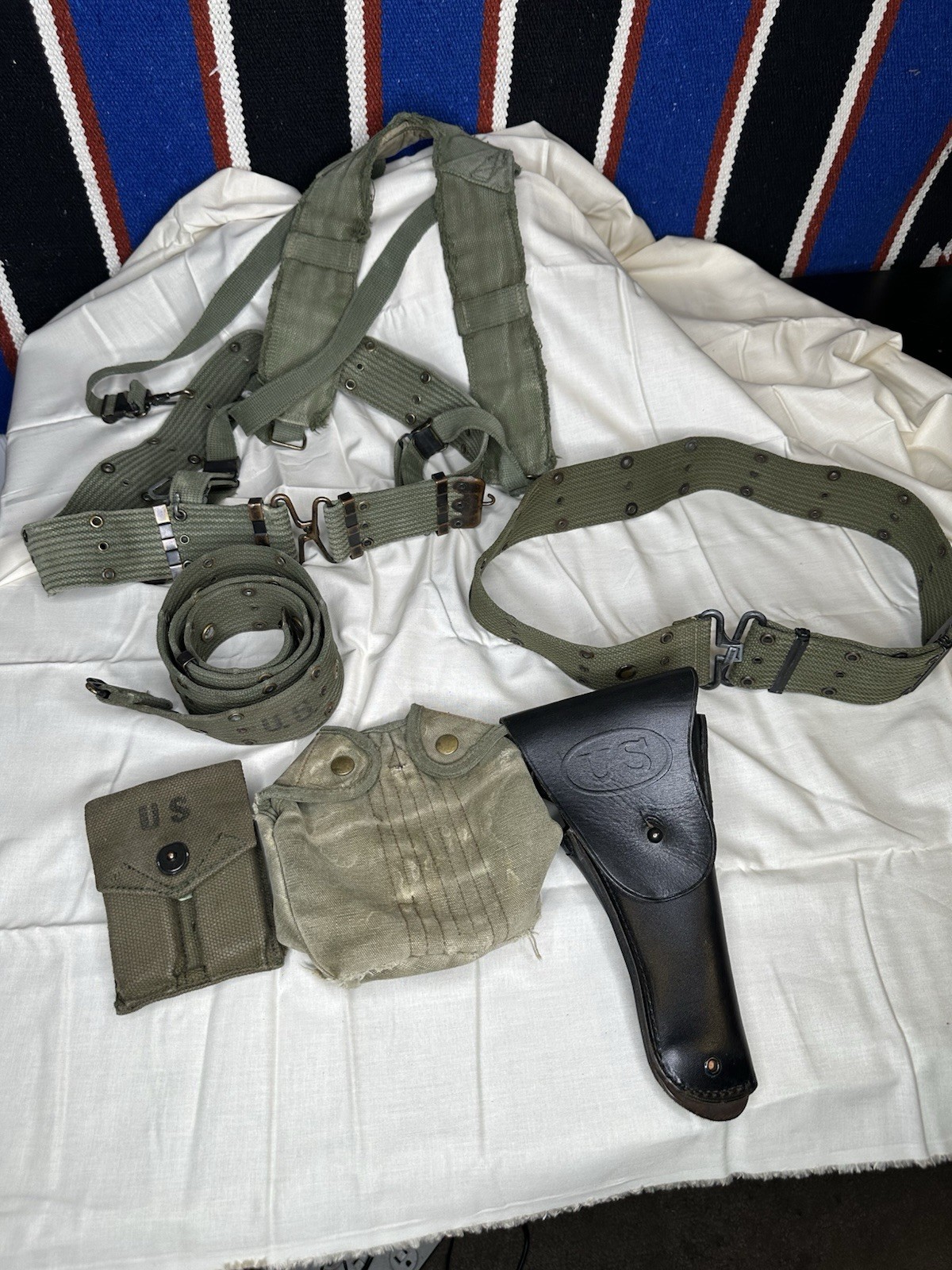 US Military Vietnam Era 1911 .45acp Holster with LARGE Belt and Suspender Pouch