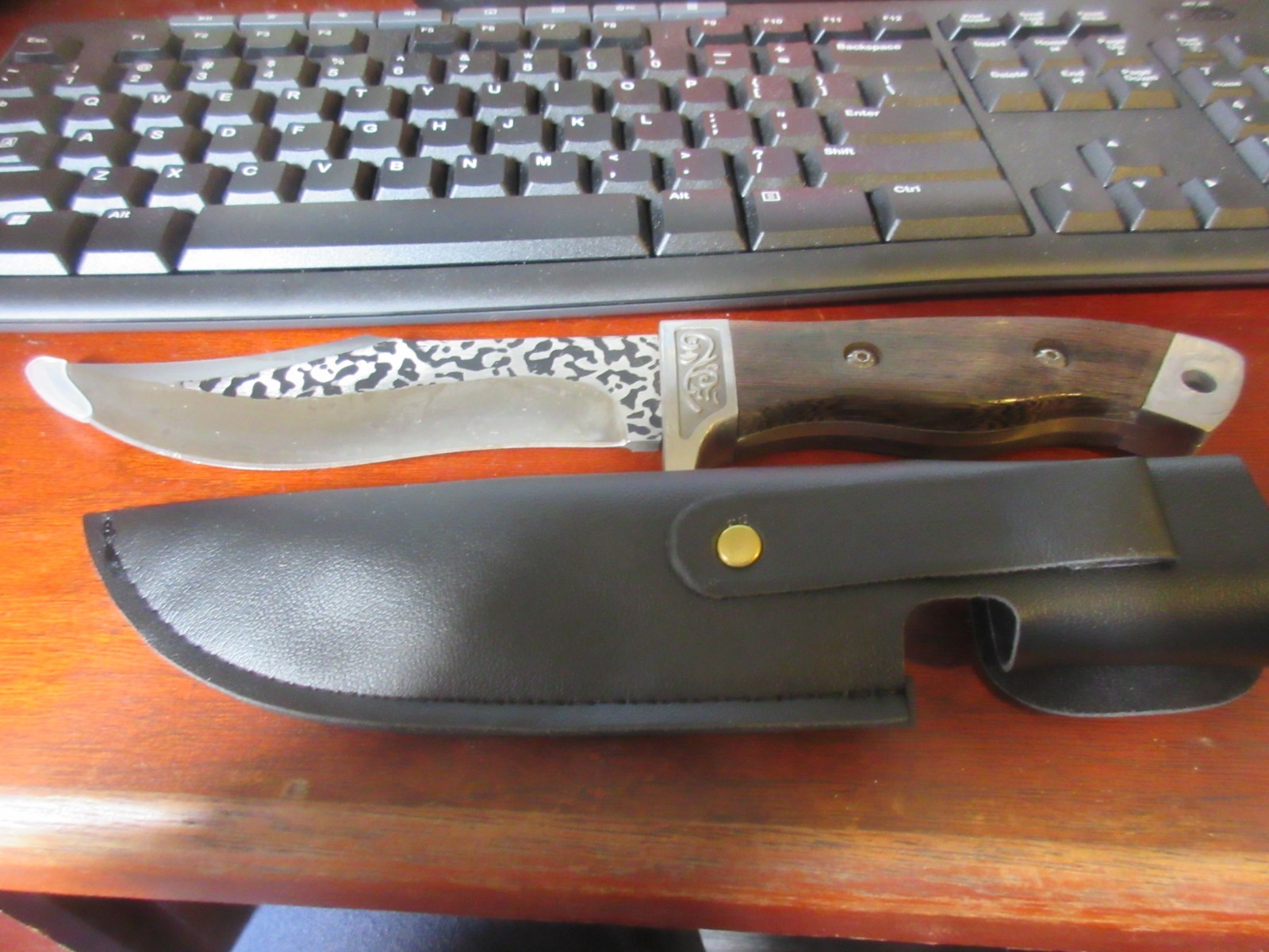 Hunting Knife 10.5 in With Leather Sheath Wooden Handle 6" Blade