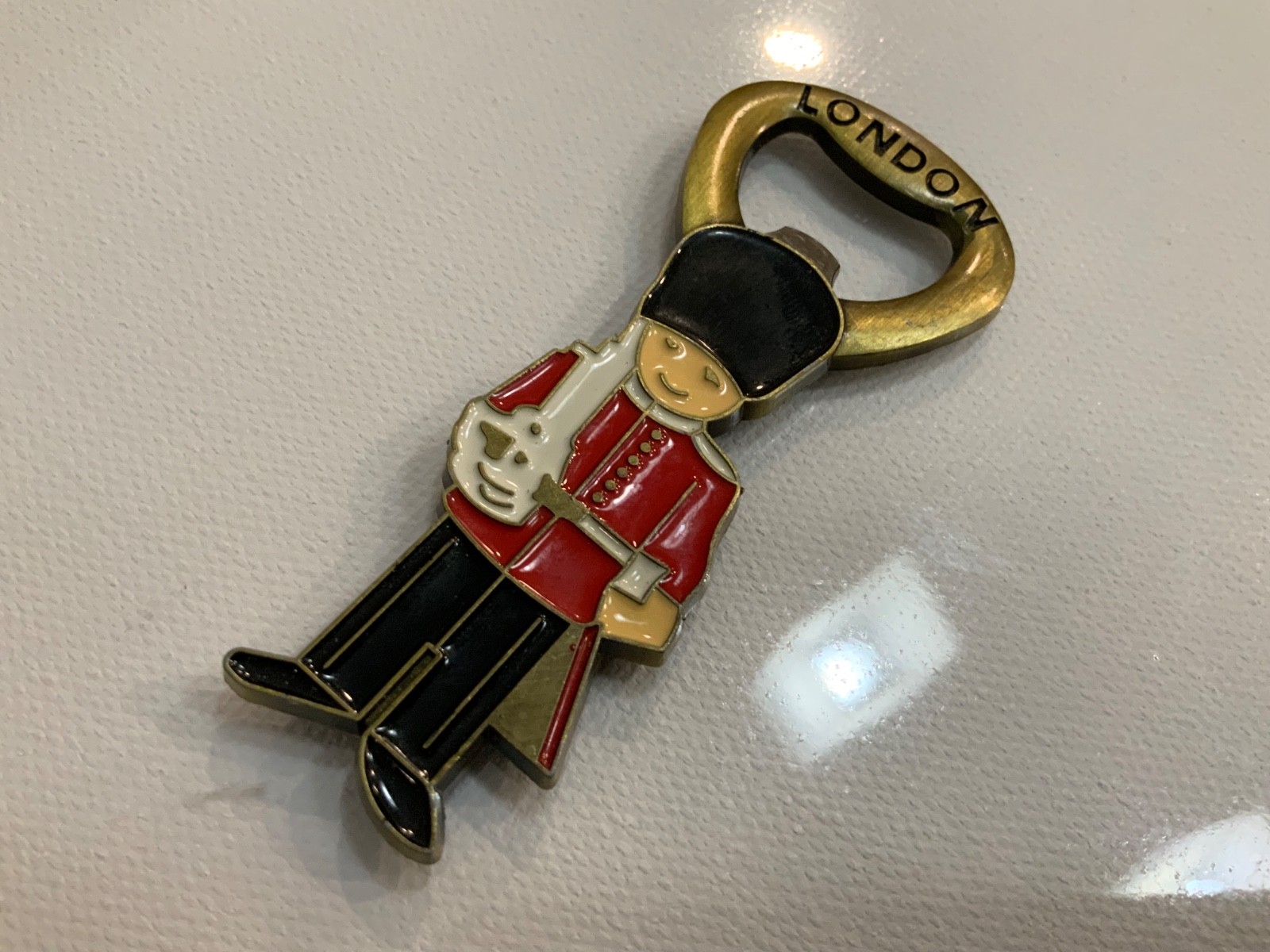 London UK 2-in-1 Bottle Opener/Magnet Souvenir EUC