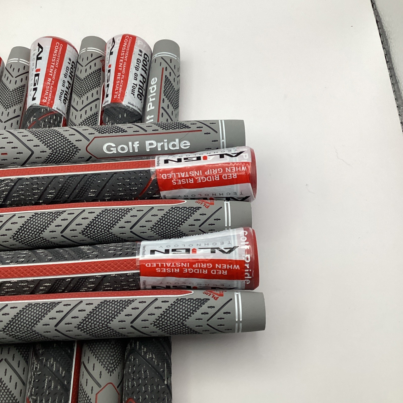 Golf Pride MCC Plus 4 Align midsize- Grey And Red- 60X - 13 Grips