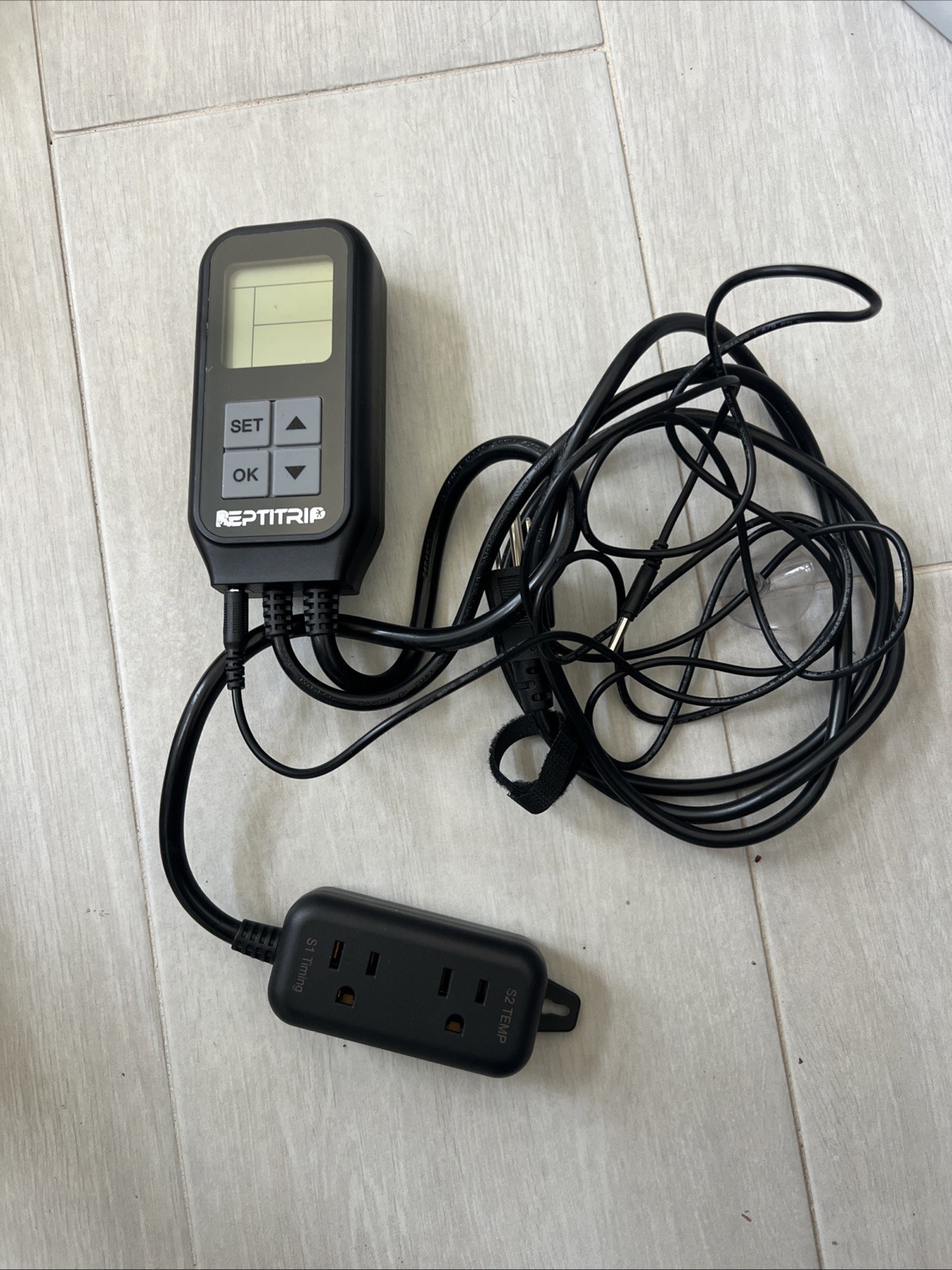 Smart Digital Temperature Controller, 2 Smart Electrical Outlets with Heating an