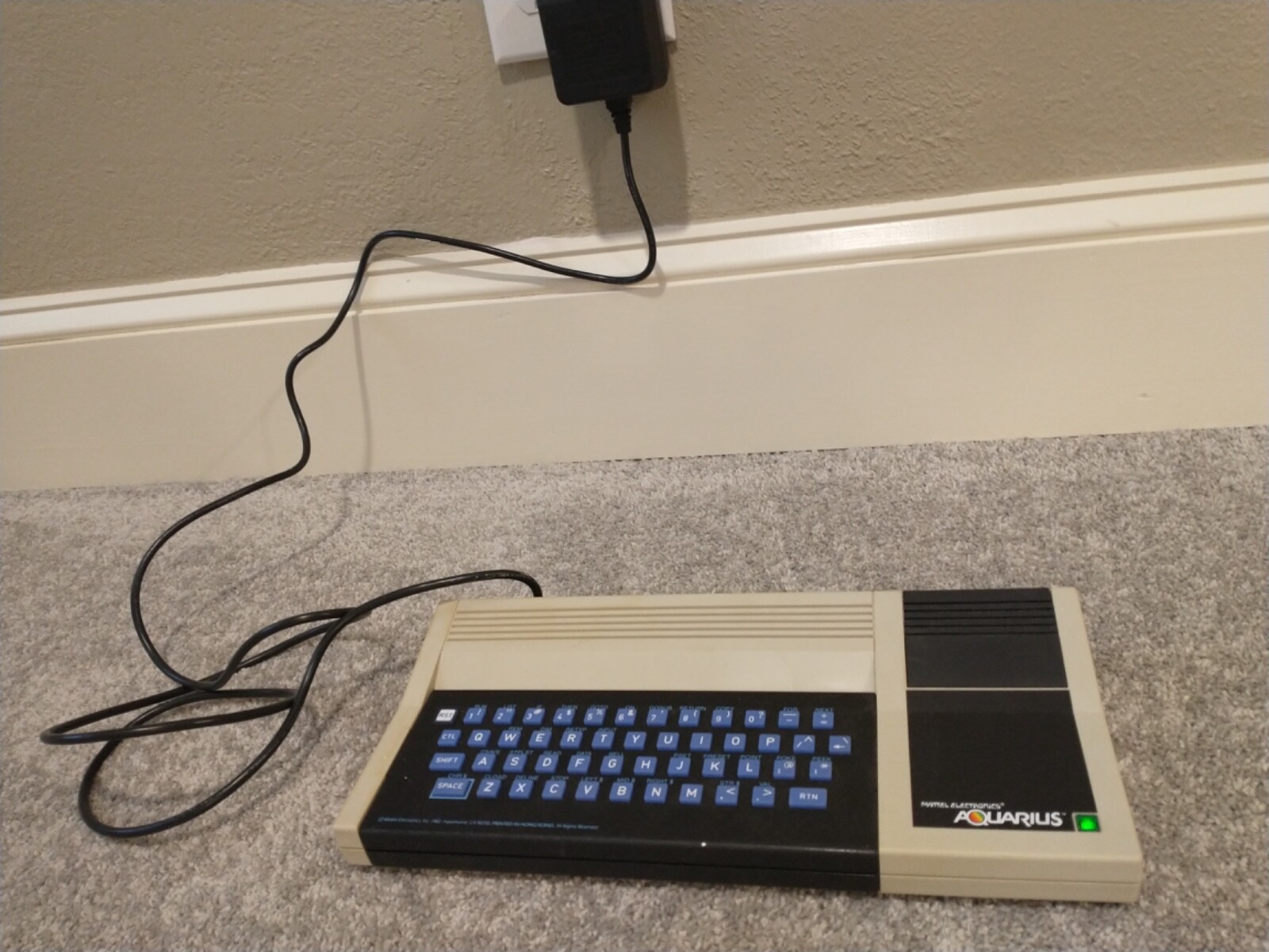 VINTAGE Mattel Aquarius Computer Console - Intellivision - powers on