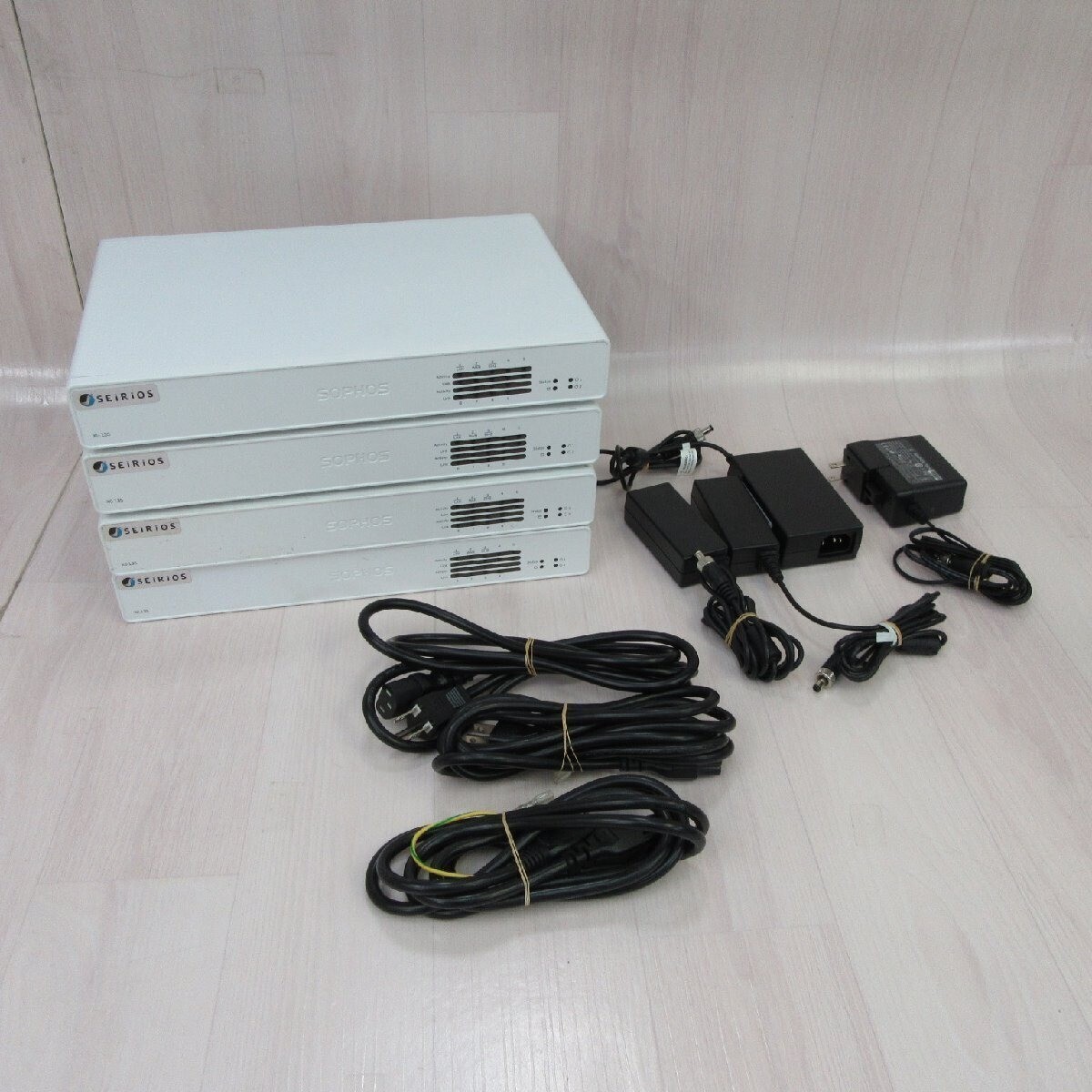 Sophos XG 135 REV 3 Firewall Desktop Appliance  w/Adapter