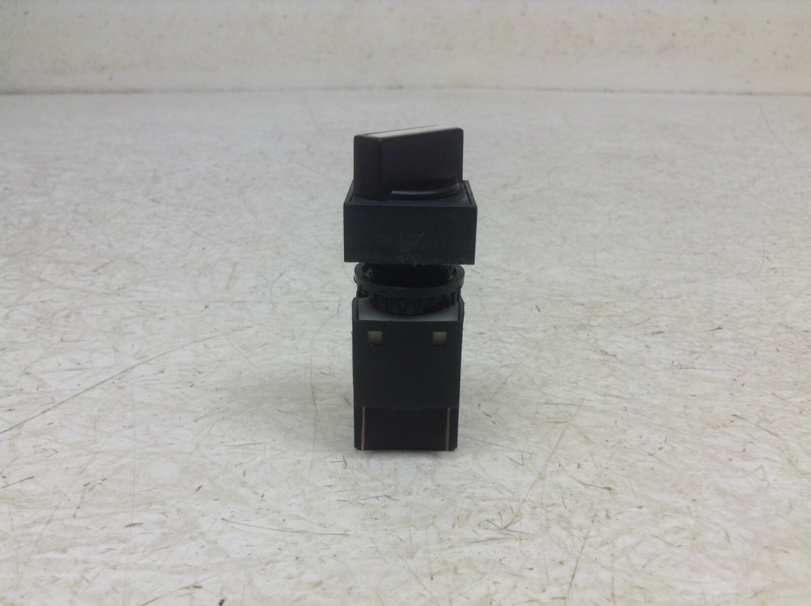 Maruyasu YS-16B2 2 Position Maintained Selector Switch YS16B2 (TSC)