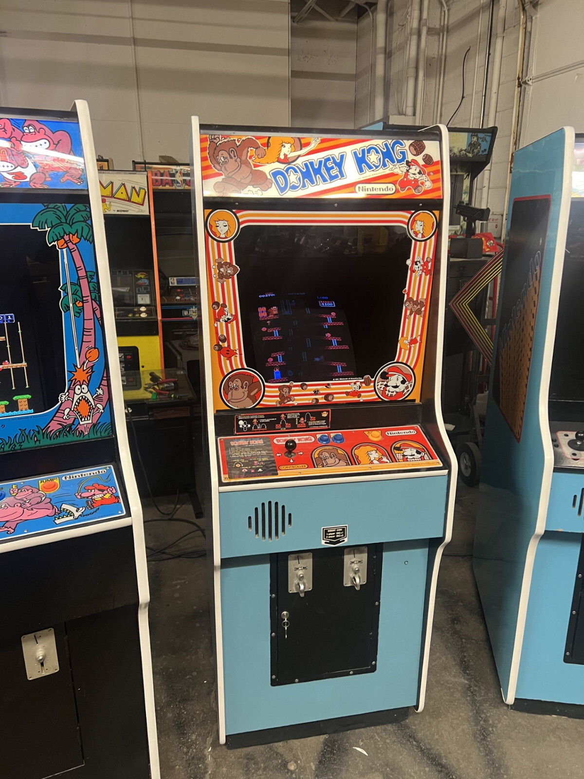 DONKEY KONG ARCADE MACHINE by NINTENDO 1981 (Excellent) *RARE*