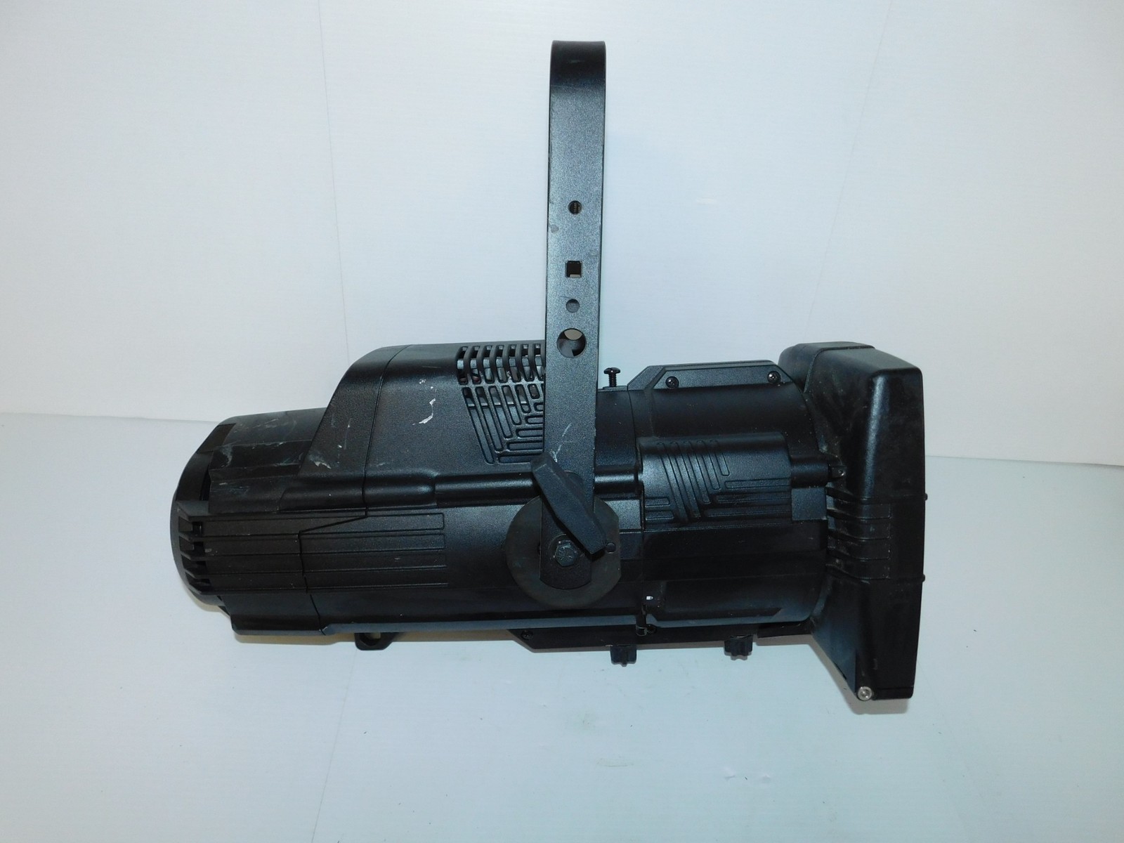 SOURCE FOUR ETC LED 2DAYLIGHT HD LIGHTING SYSTEM W/ FRESHNELL ADAPTER (SPM93)