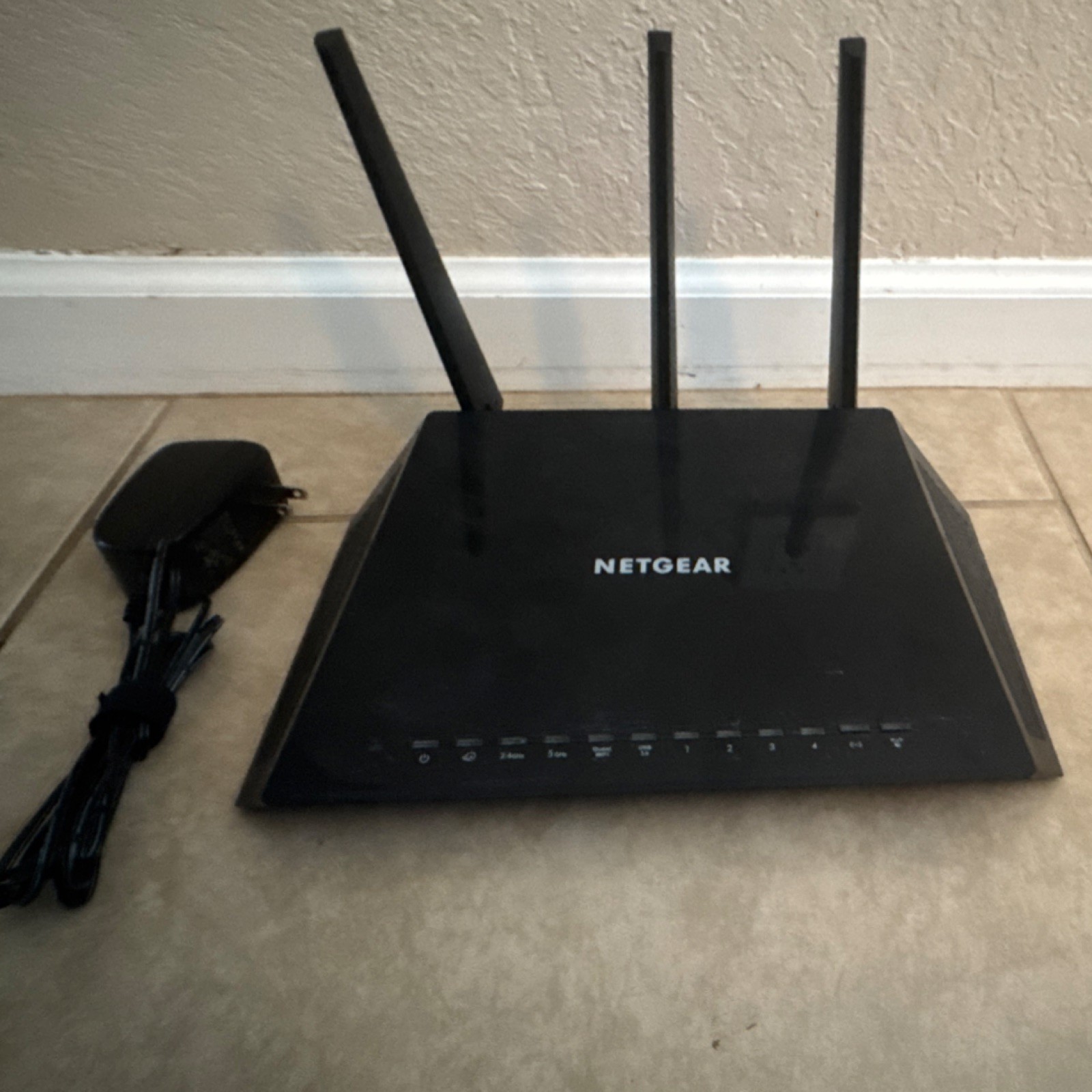 NETGEAR Dual-Band Wireless Router Black 4 LAN Ports w/ Power Adapter bundle
