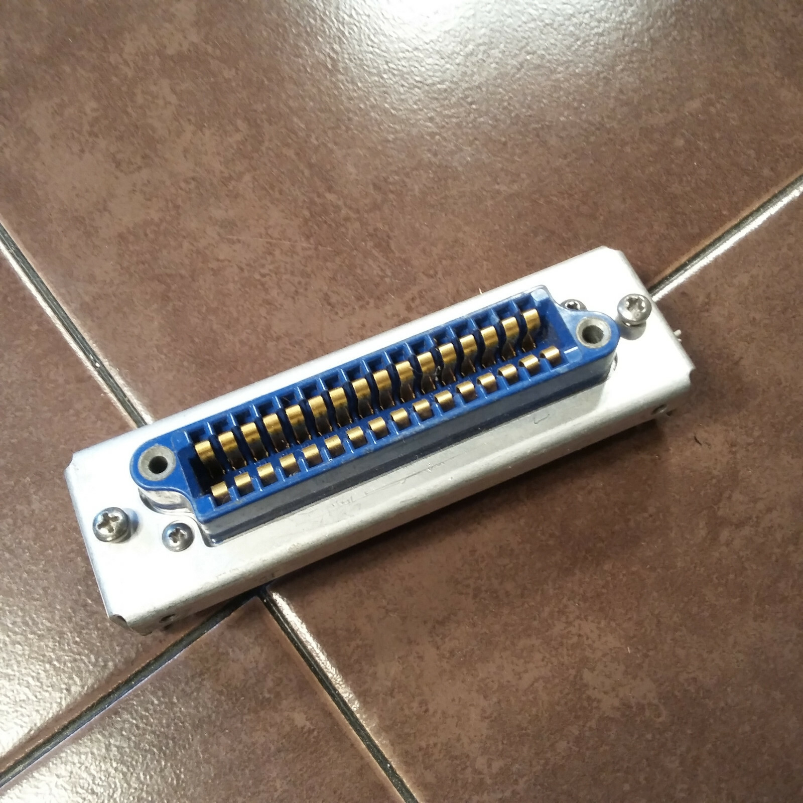 King KN-74 Connector with backplate, hood & wires
