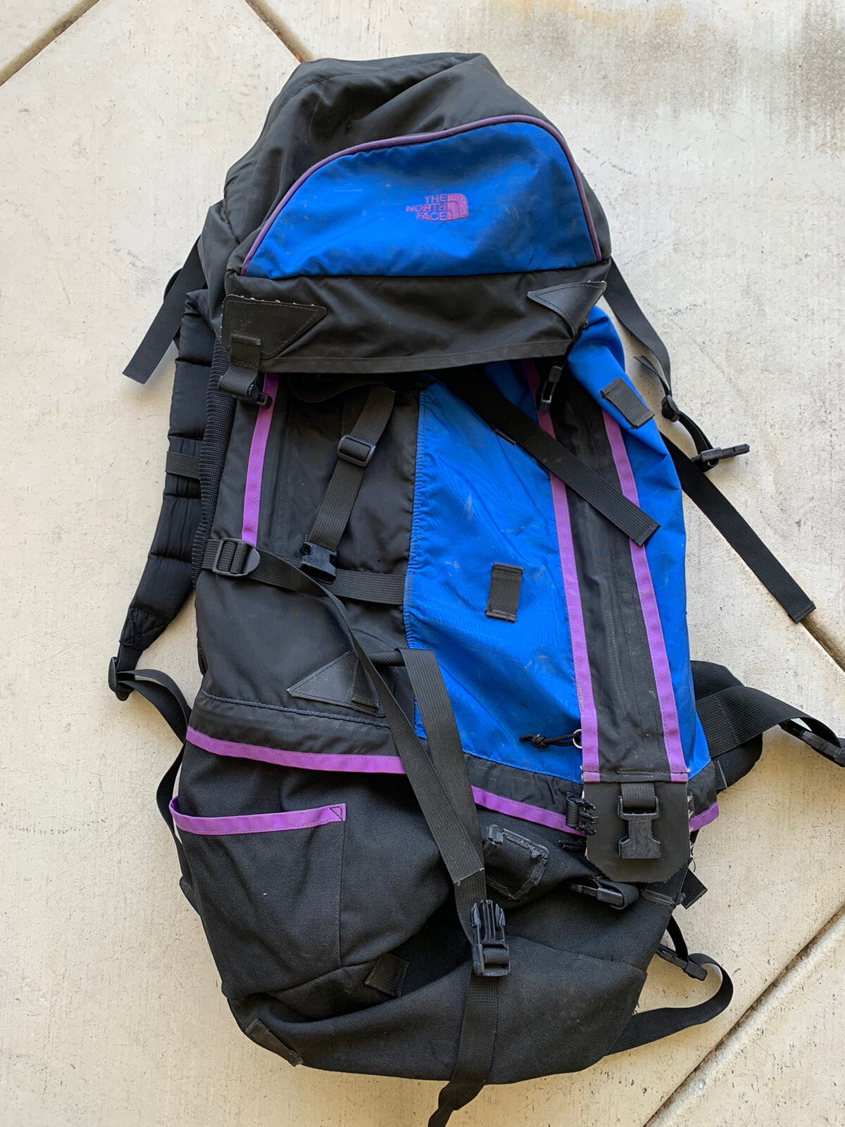 Vintage The North Face BIG Hiking Backpack Backpacking Travel +Waist Strap￼