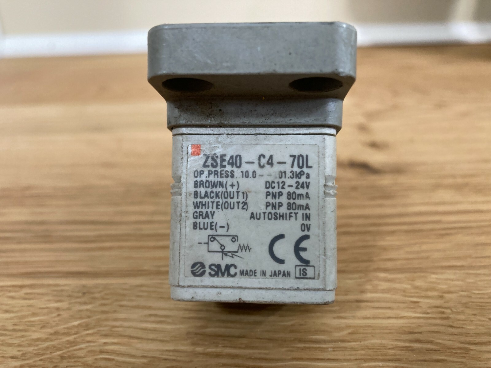 SMC ZSE40-C4-70L Vacuum Switch