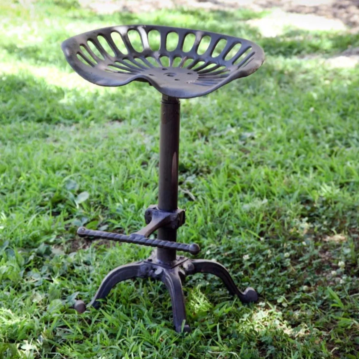 High-Dollar Sittin’ Contraption (Fancy Tractor Seat Stool)