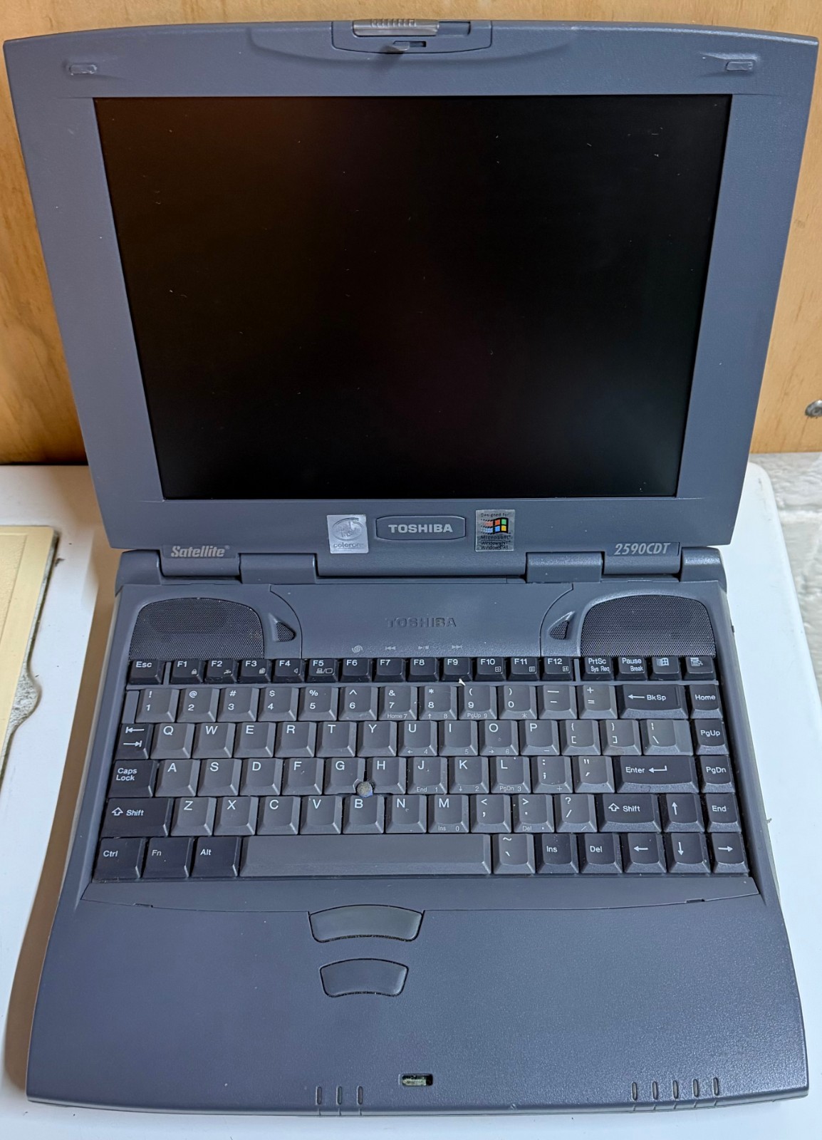Toshiba Satellite 2590CDT Vintage Laptop PAS259U-T2CW8 Untested AS-IS