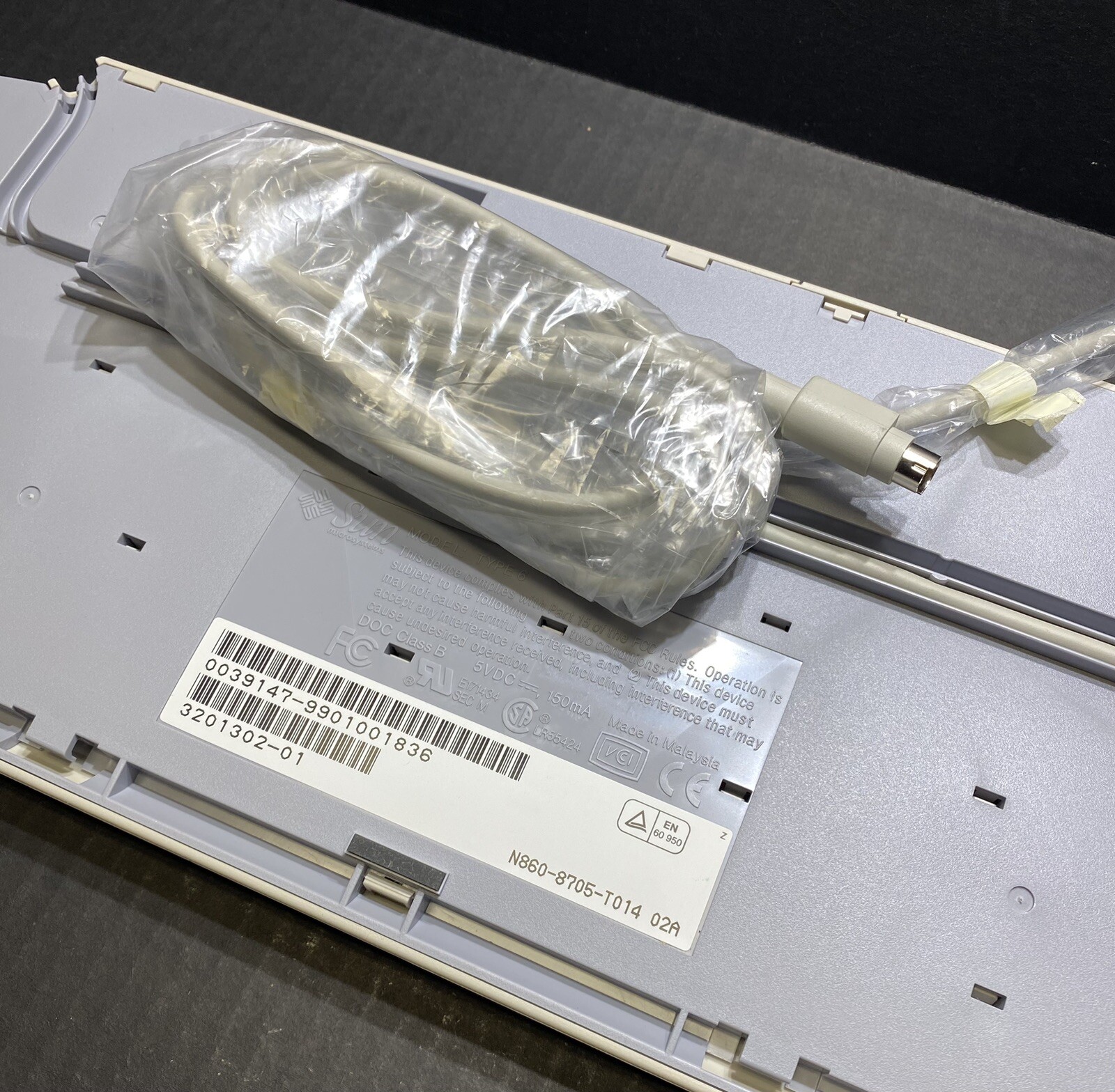 Sun 320-1302 Type-6 KOREAN Keyboard, 2Meter Cable Mini-Din8 Connector, Clean