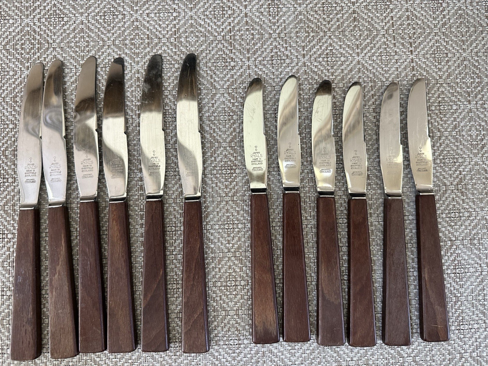 RARE*Vintage Set Of 12 JAMES RYALS SHEFFIELD Wooden Handle Butter Knives Cutlery
