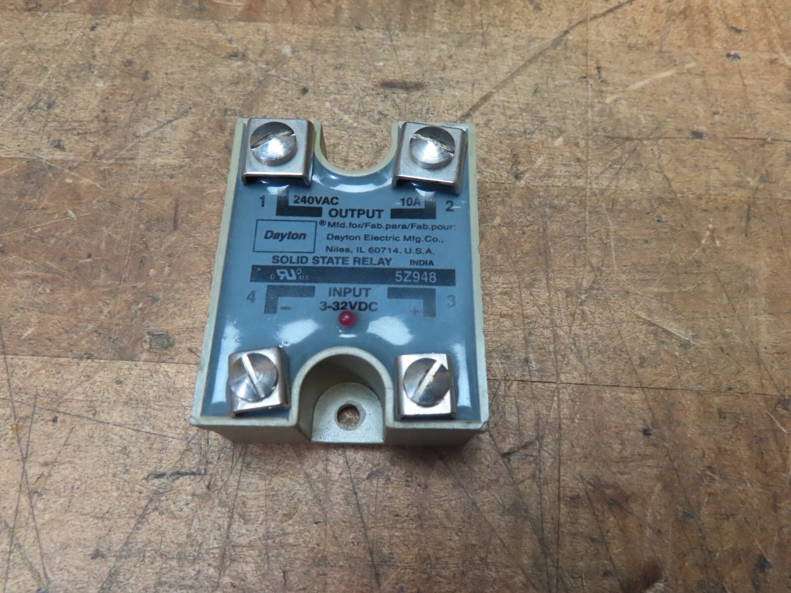 Dayton 5Z948 solid state relay 3-32VDC 240 VAC 10Amp (@D91)