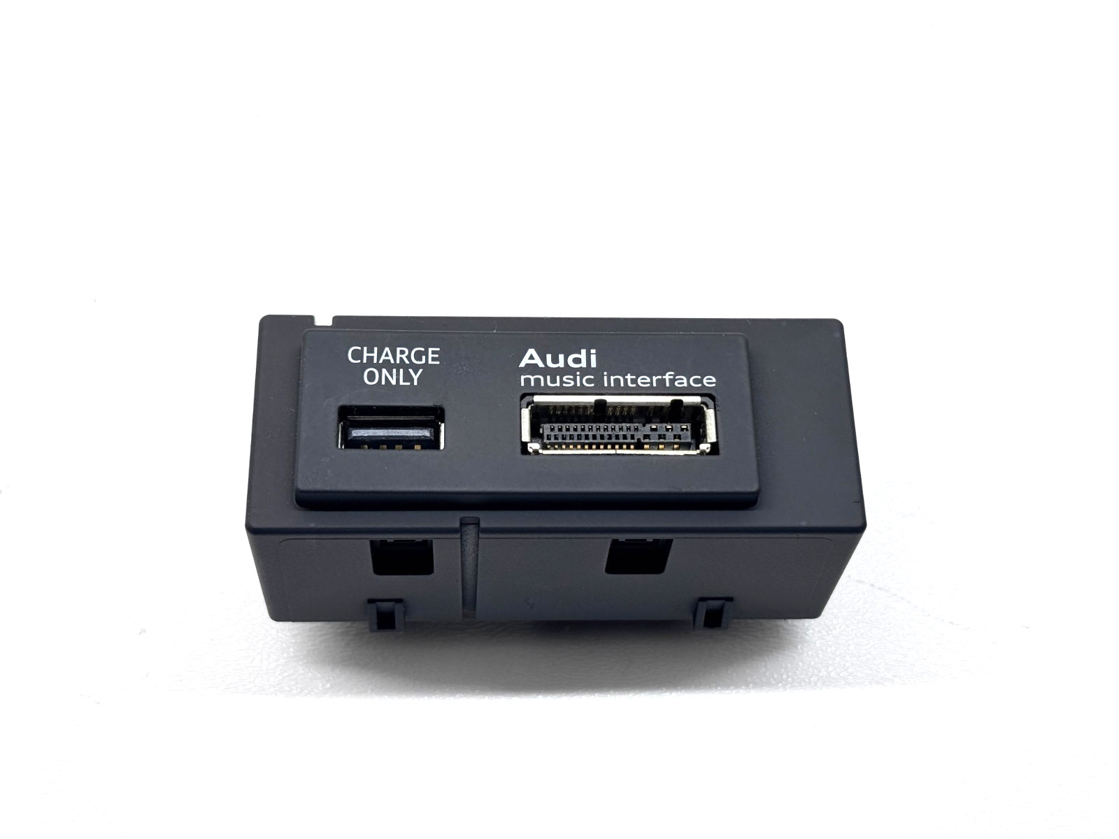 2015-2016 AUDI A3 S3 MMI USB AMI MEDIA INTERFACE PORT OEM 8V0035736B