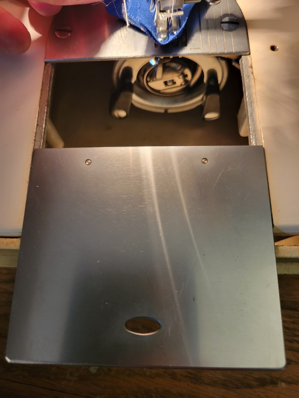 WHITE STRETCH STITCHES 940 Sewing Machine W/Pedal & Carrying Case NICE WORKS