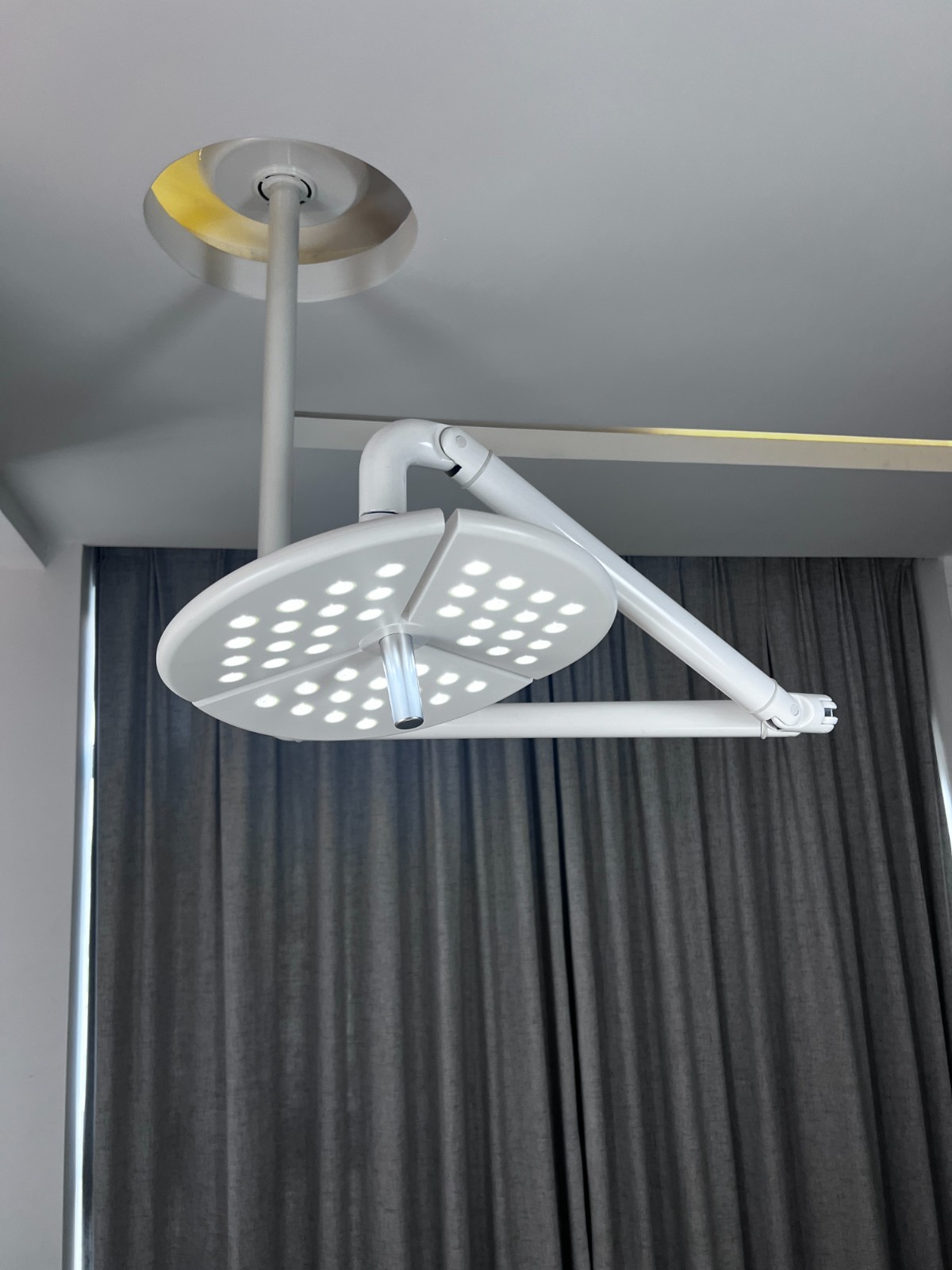 KWS 80W 45 LEDs Dental Surgical LED Shadowless Light Ceiling Mounted Vet Light