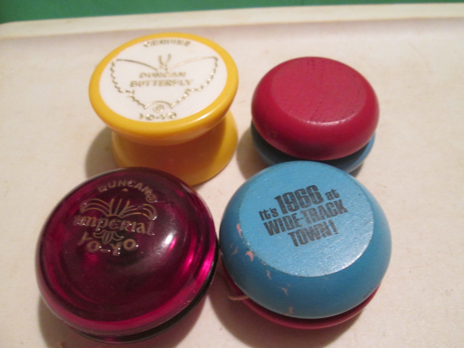 LOT OF 4 Yo-Yo 1970s TOY 2 WOOD 1 READS 1966 DUNCAN BUTTERFLY DUNCAN IMPERIAL