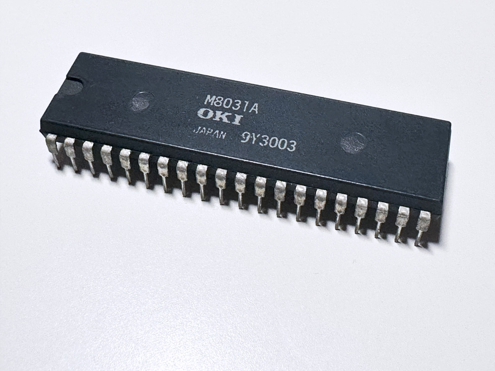 M8031A OKI 8051-Compatible 8031 Microcontroller ROMless 8-Bit 128B RAM DIP-40