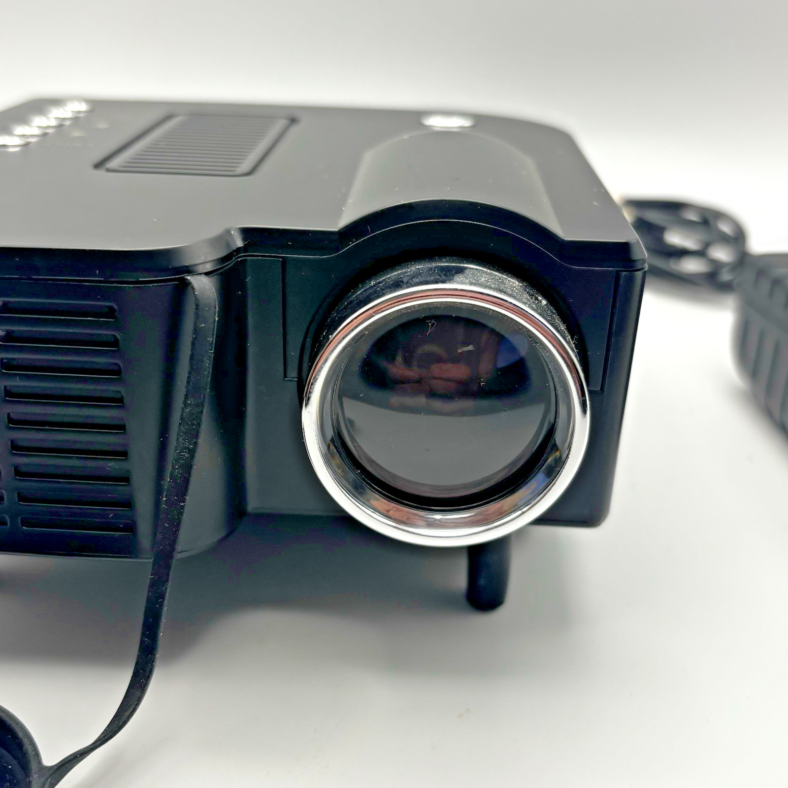 Portable Mini LED Entertainment Projector LCD Image System Projects Up To 60"