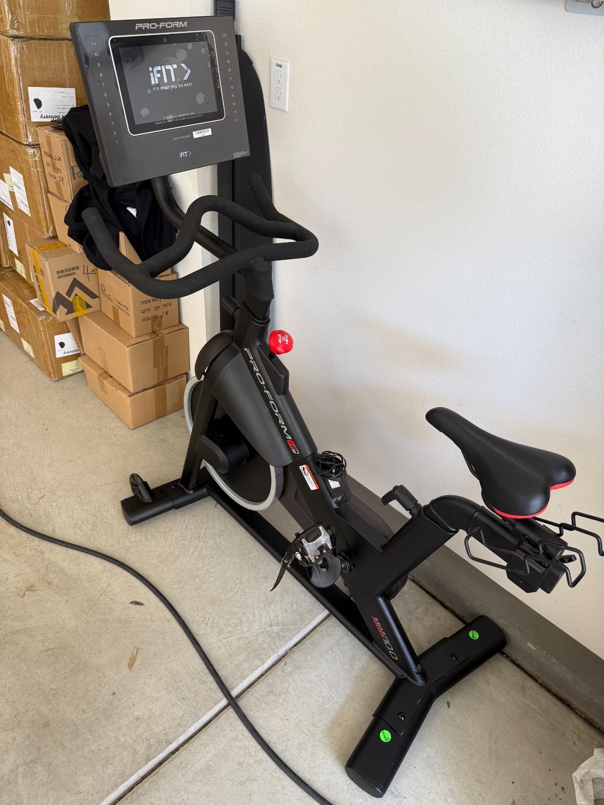 ProForm Vue Smart Reflective Trainer with 22” HD Embedded Touchscreen pickuponly