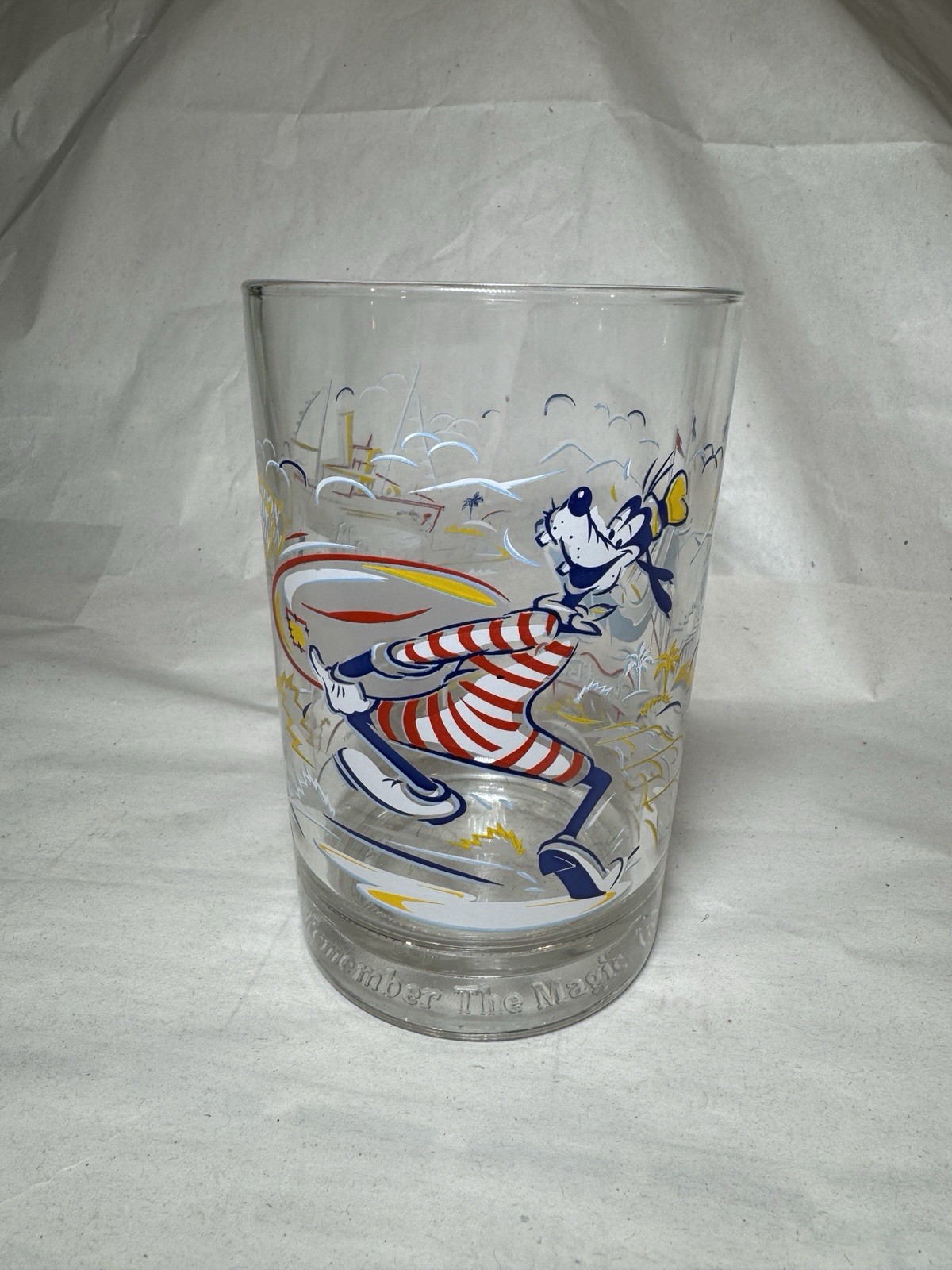 COLLECTIBLE DISNEY PLUTO 25 REMEMBER the MAGIC MCDONALDS  BEVERAGE  GLASSES