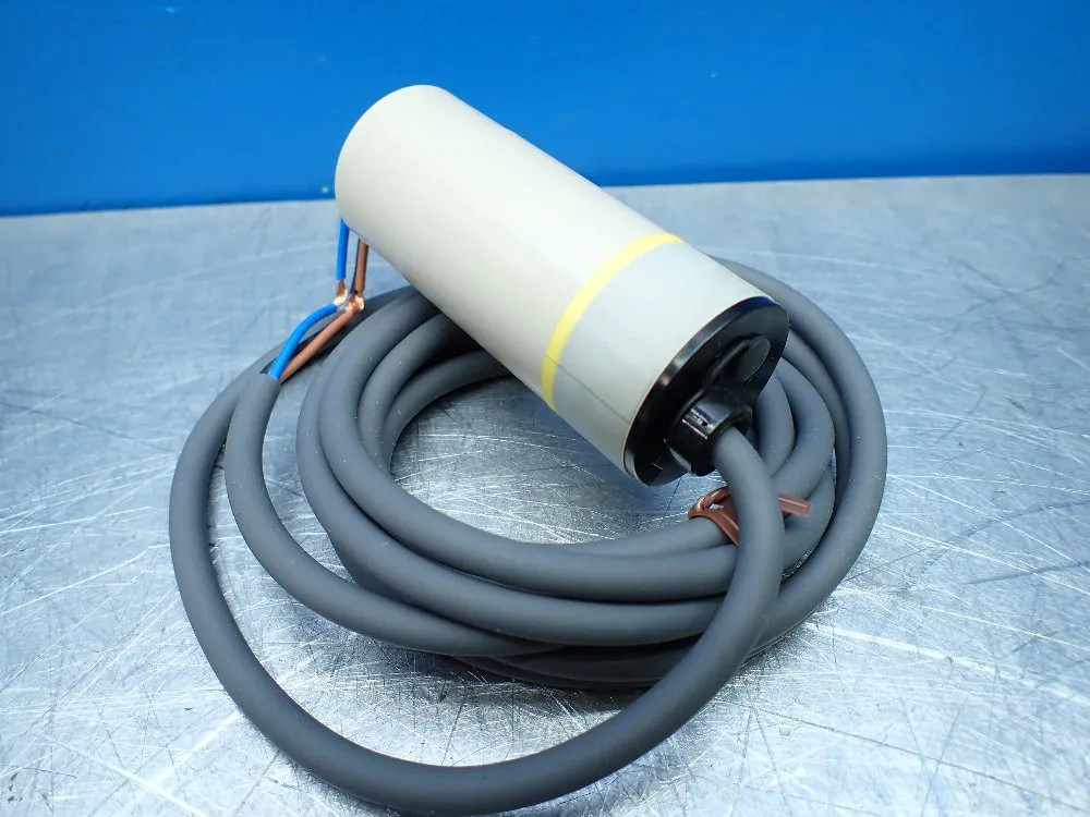 OMRON E2K-C25ME2 CAPACITIVE PROXIMITY SENSOR 08250530324
