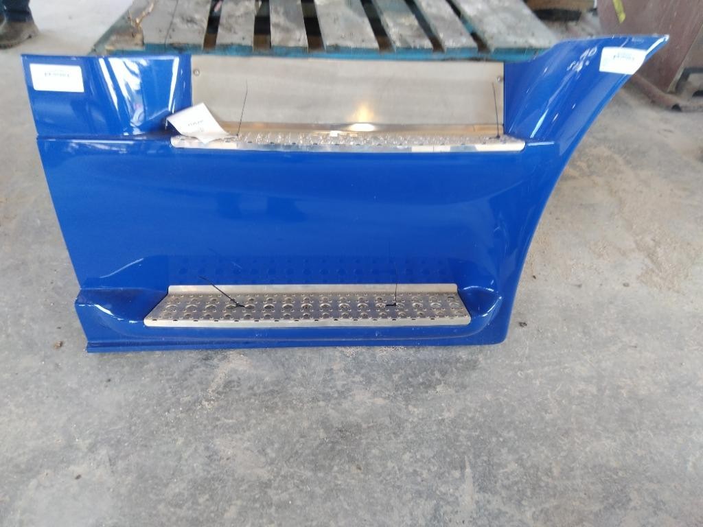 For 2017 FREIGHTLINER CASCADIA 113 SIDE FAIRING Right , MN