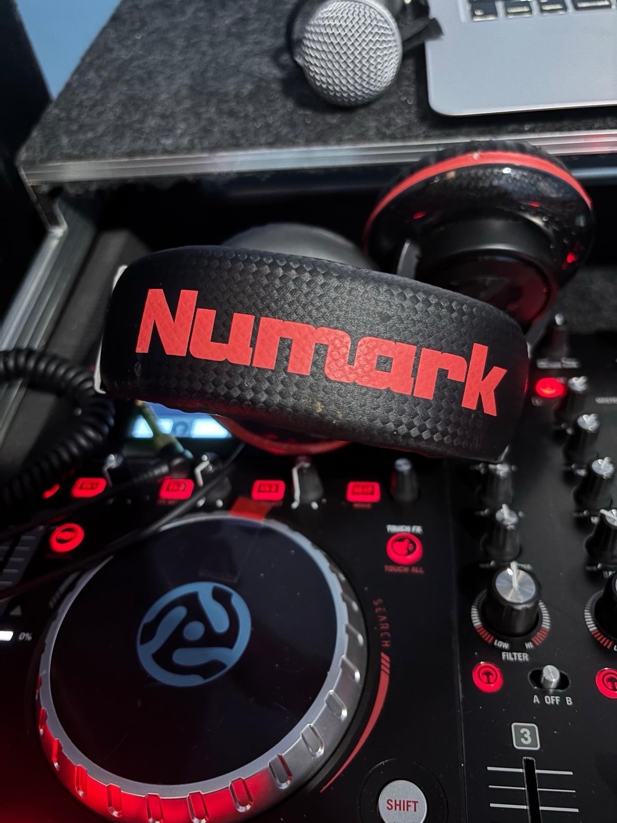 Numark NVII 2-Deck 4-Channel DJ Controller Built-In Mixer 16 Pads w/ Case