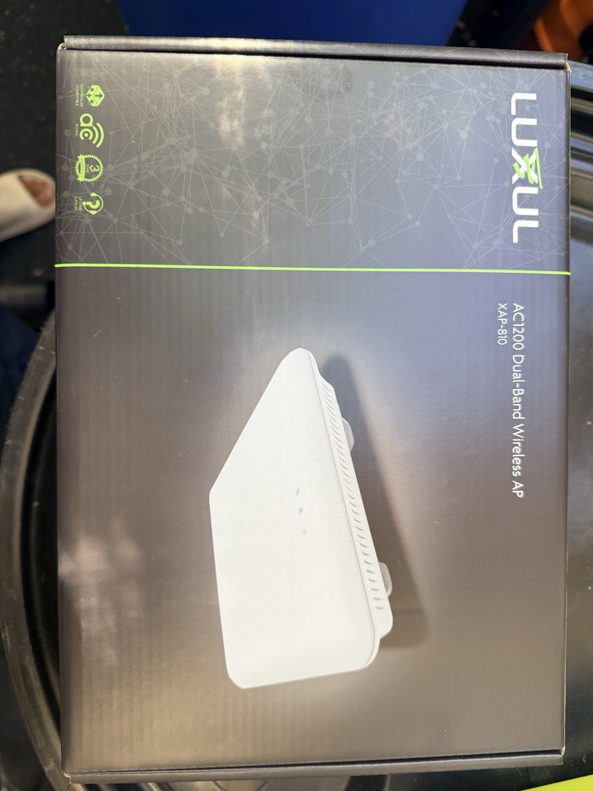Luxul XAP-810 AC1200 Dual-Band Wireless Access Point – (Open Box)