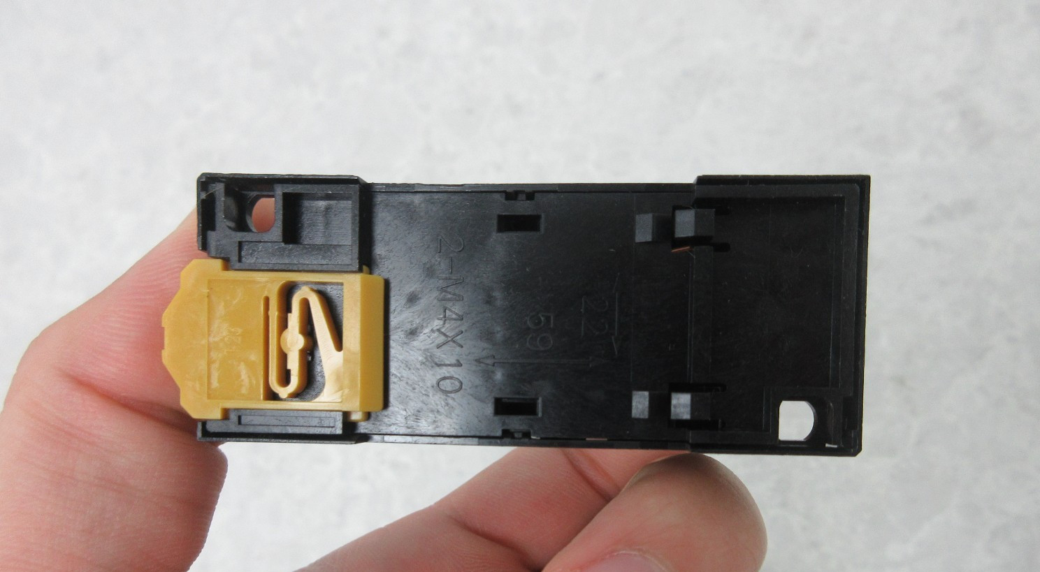 OMRON PYFZ-14-E RELAY BASE, XA0109