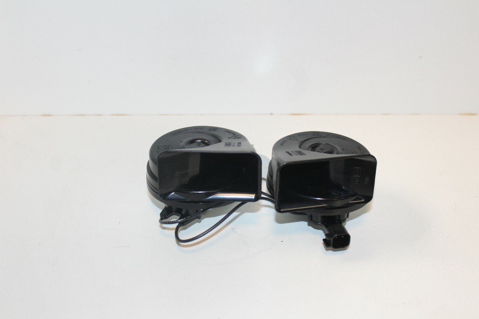 2016-2019 CADILLAC CT6 Dual HORN OEM NEW 23445822