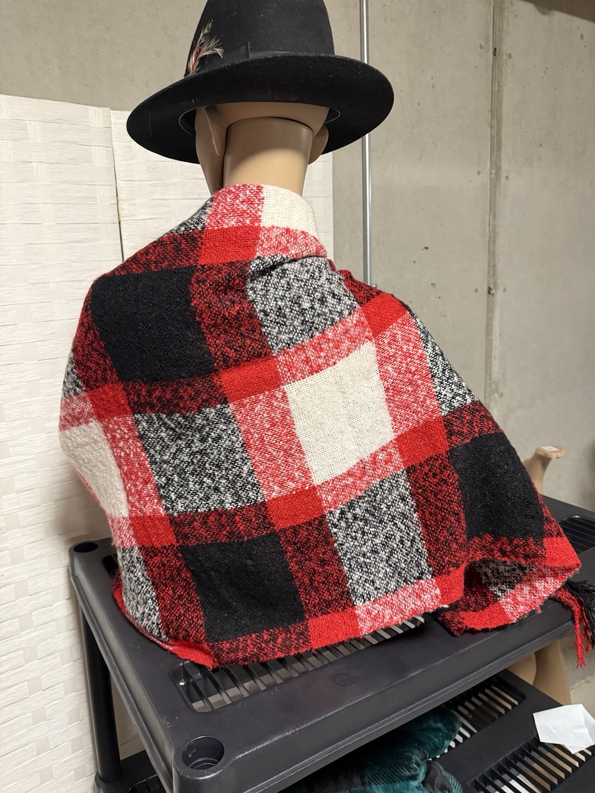 NWOT Unbranded 76”x27.5” Windowpane Pattern Plaid Scarf Wrap Soft