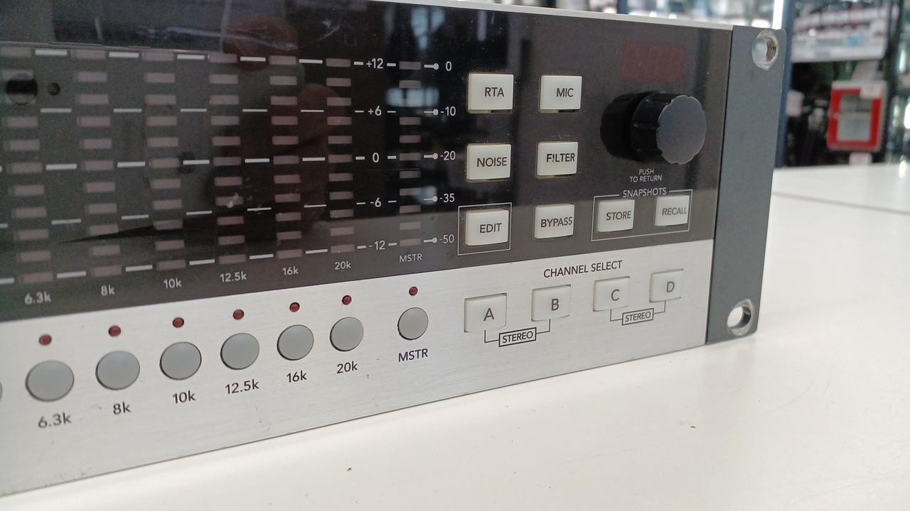 MACKIE QUAD EQ Digital 4-Channel Rack Equalizer