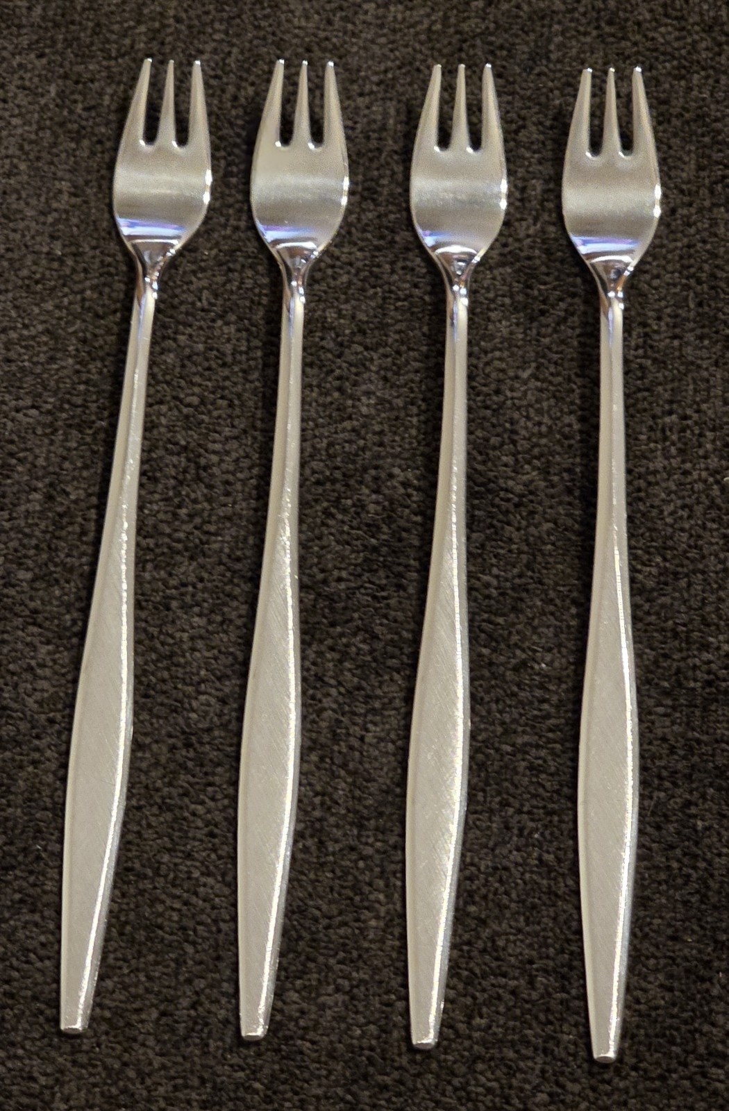 Vinrage Oneida Wm Rogers Windrift Deluxe  Cocktail/ Seafood Forks Lot Of 4 New