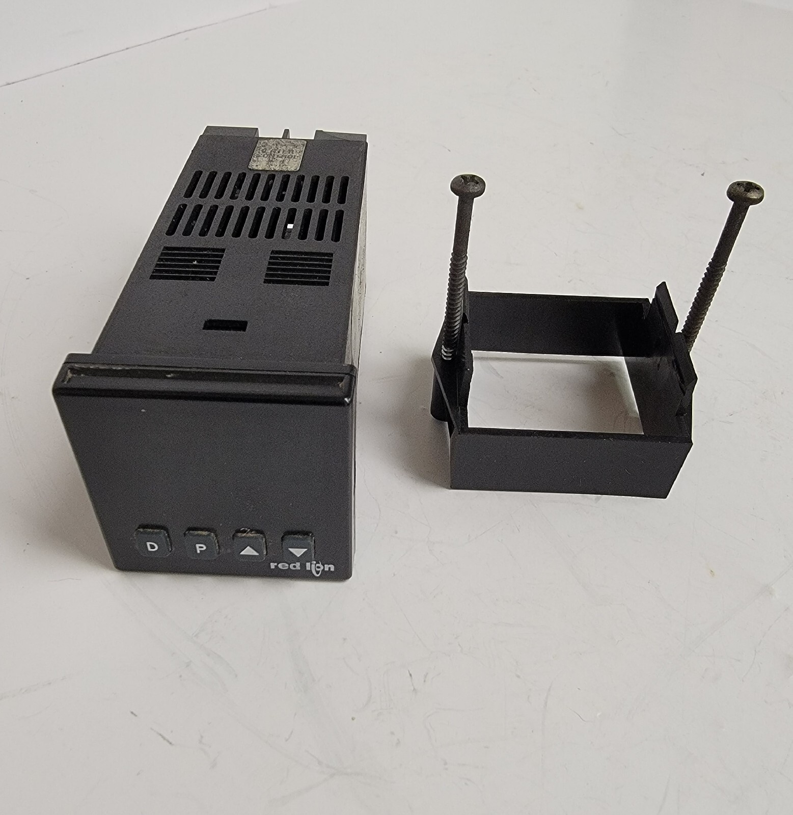 RED LIONS CONTROL T48 TEMPERATURE CONTROLLER. T4821000.