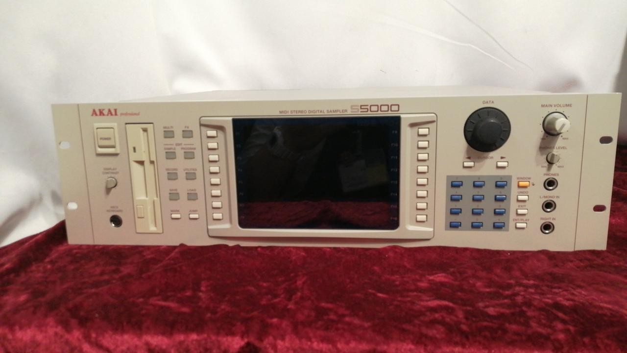 AKAI S5000 MIDI Stereo Digital Sampler 64 Voices – Vintage Unit – Good Condition