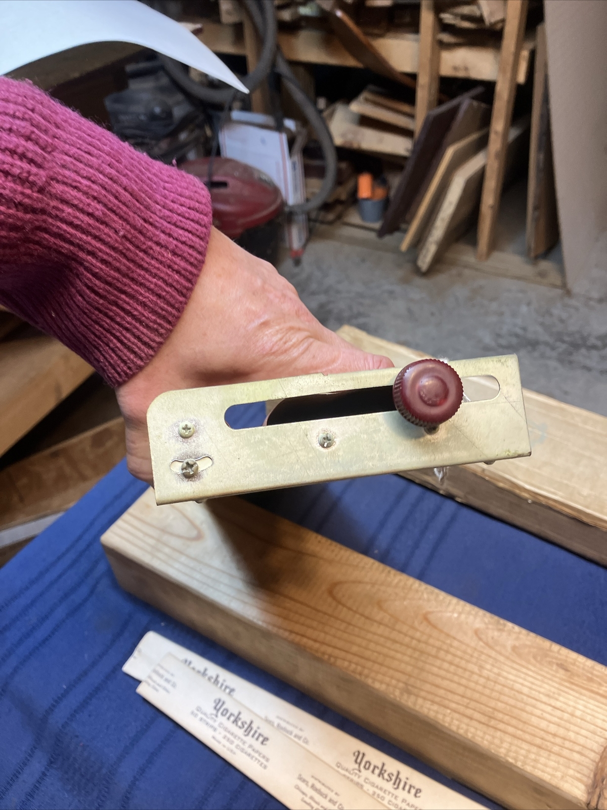 V Master Cigarette Maker, Roller