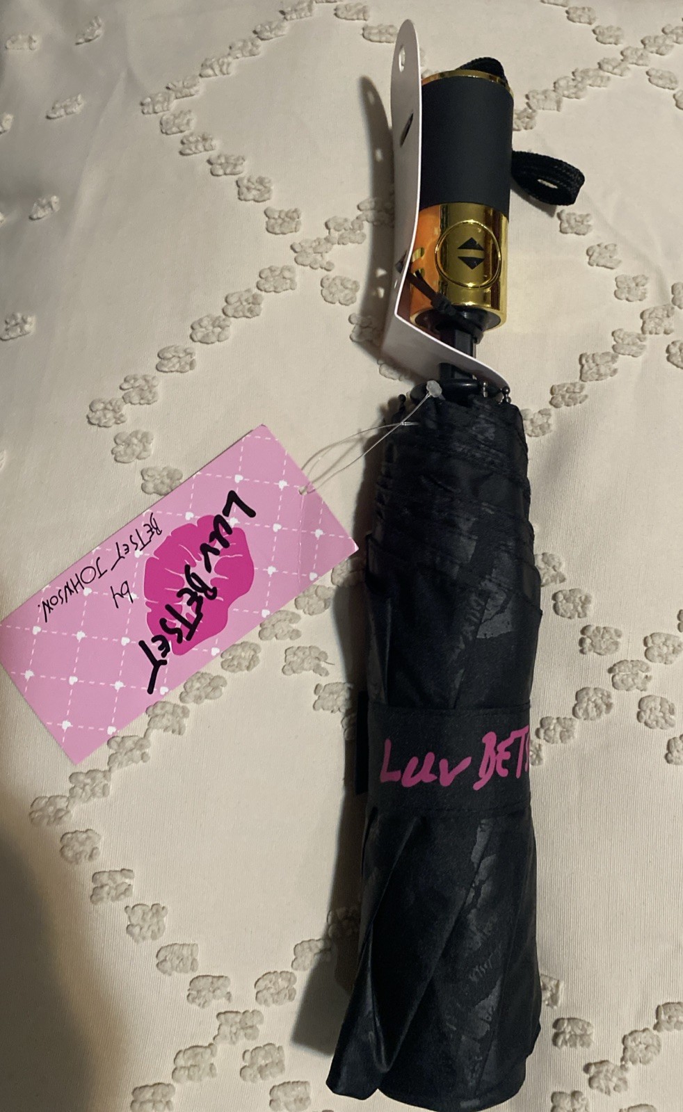 WOMEN'S BETSEY JOHNSON BLACK/PINK/LIPS SINGLE LIP PRINT AUTO OPEN UMBRELLA  NWT