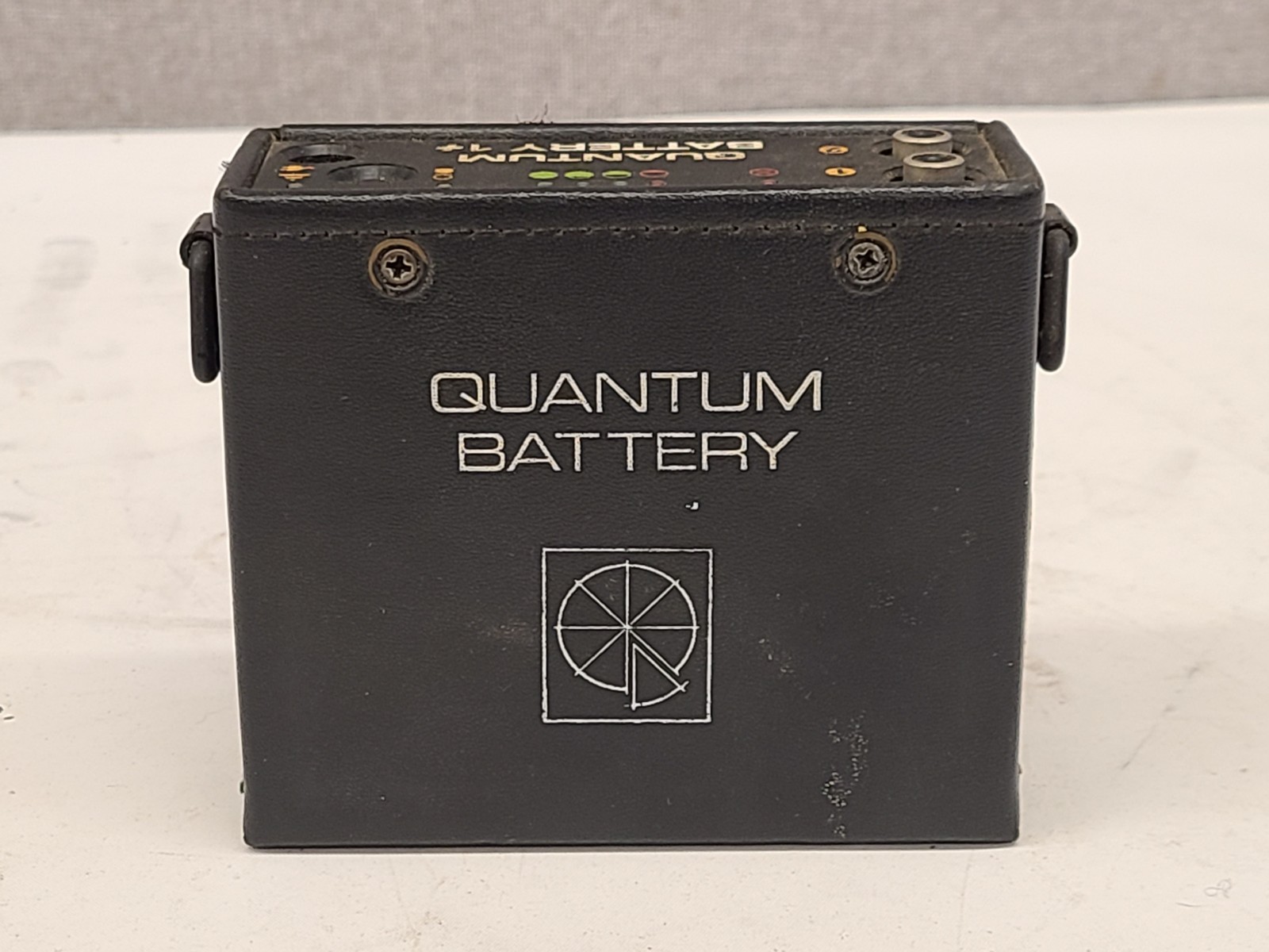 Vintage Quantum Battery 1 With Case & Clip UNTESTED
