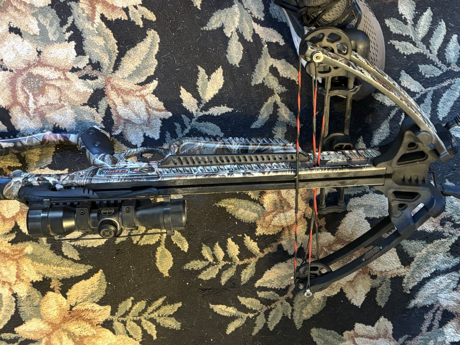 Barnett Raptor FX Camo Crossbow  6.5 lbs, 330 FPS, 150 lb draw weight Scope,Case
