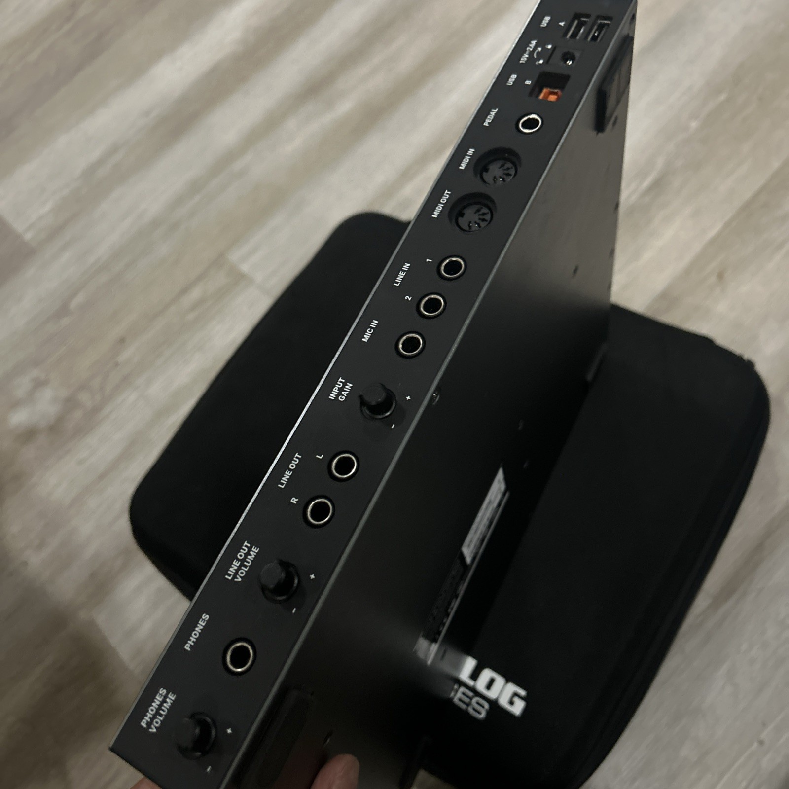 Native Instruments MASCHINE+ Standalone Production and Performance Instrument -