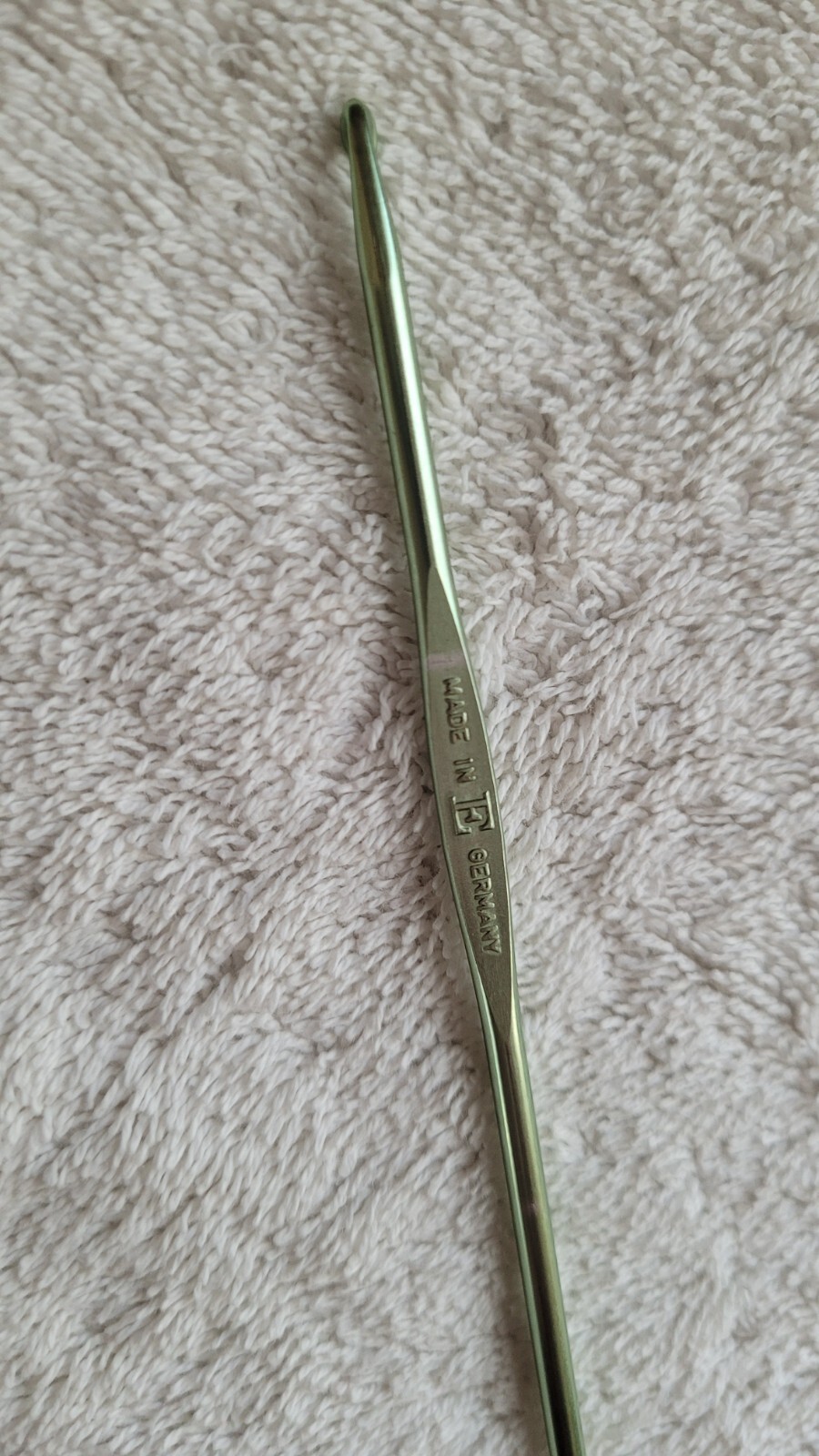 Vintage Hero Crochet Hook Made In Germany Size E Metal Green