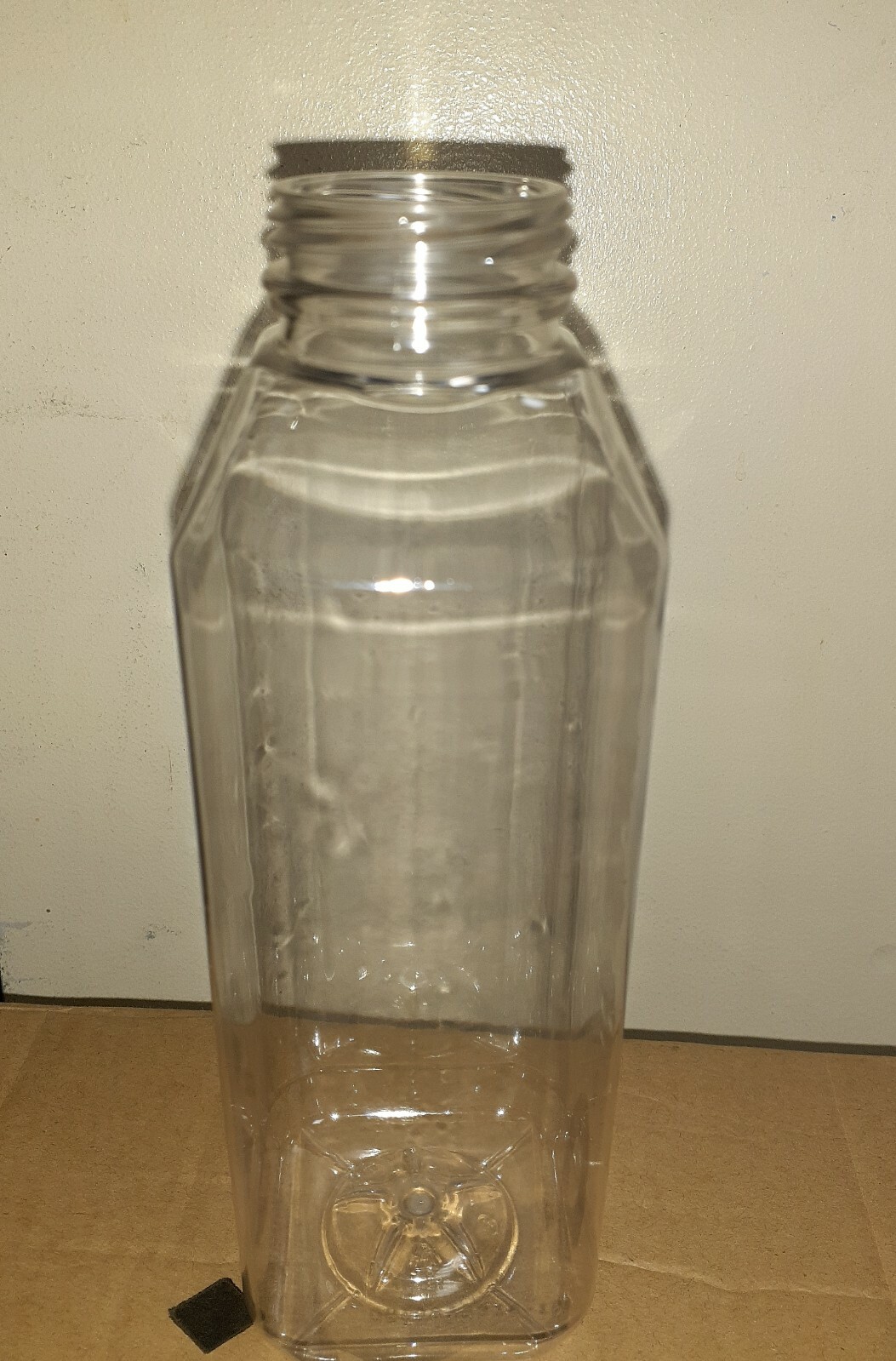 (30) 16 oz. Clear Plastic Juice Bottles with White Caps 👑