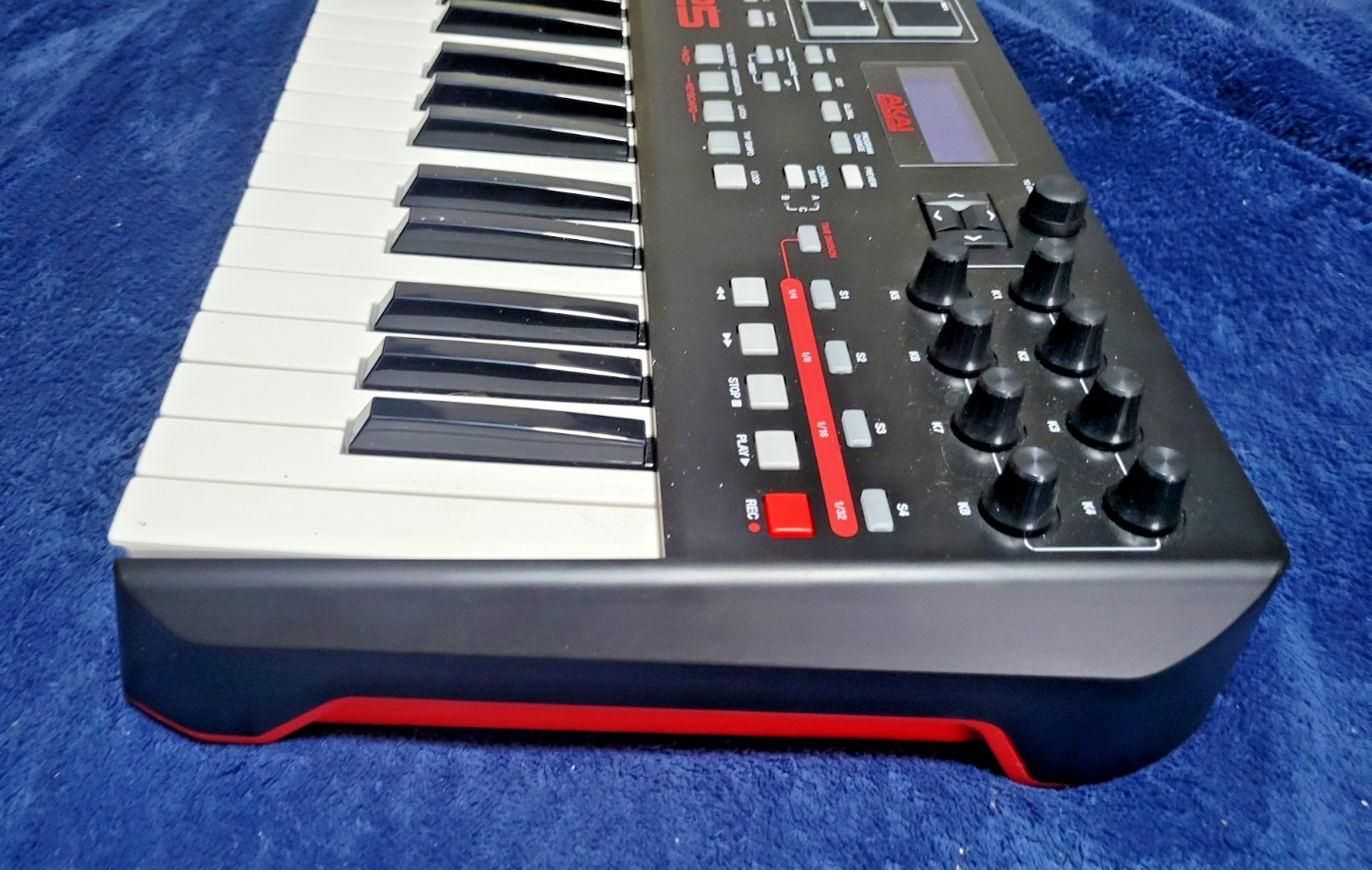 AKAI Professional MPK225 MIDI Keyboard Controller